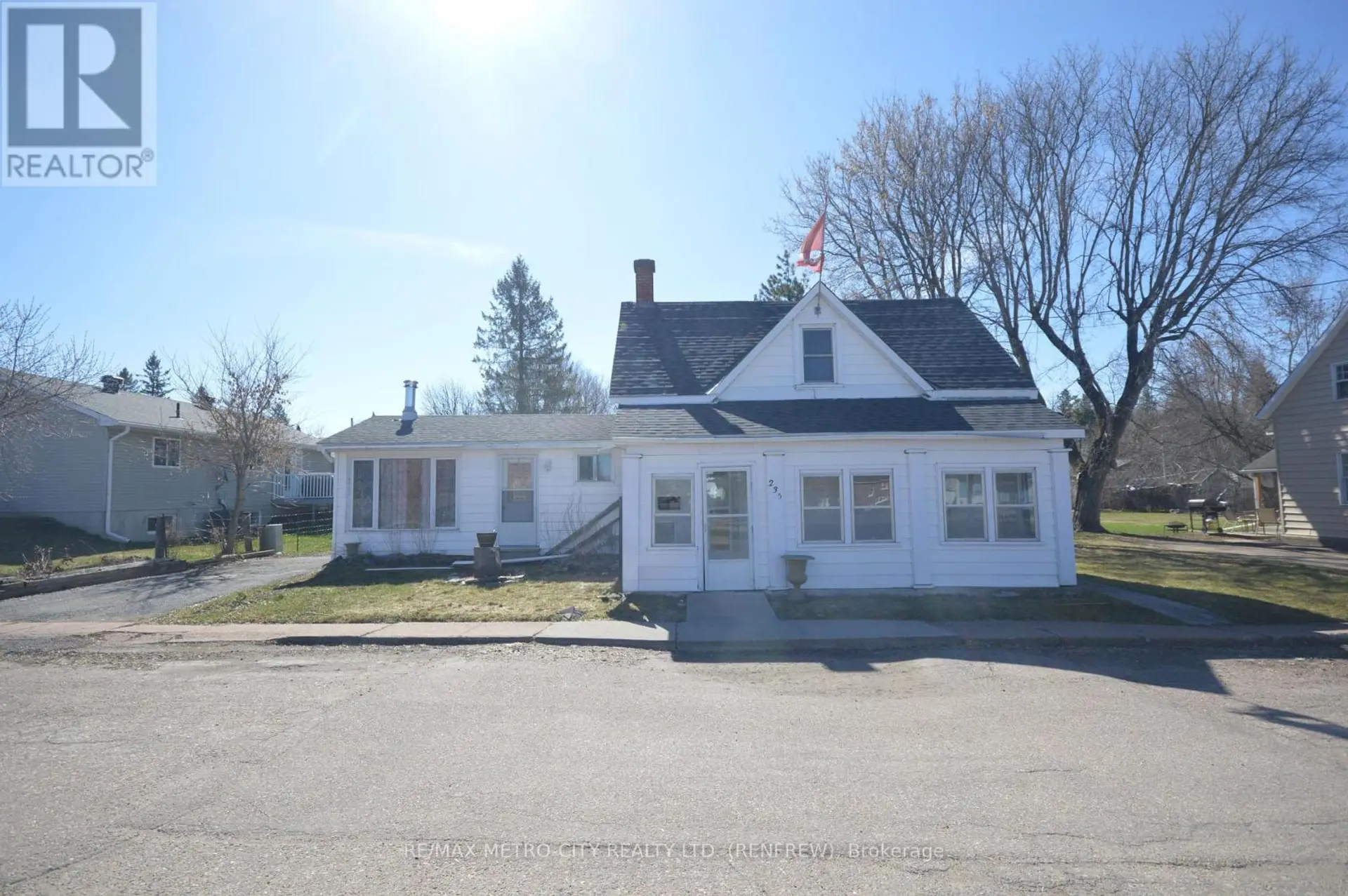 235 RENFREW AVENUE W - Image 1