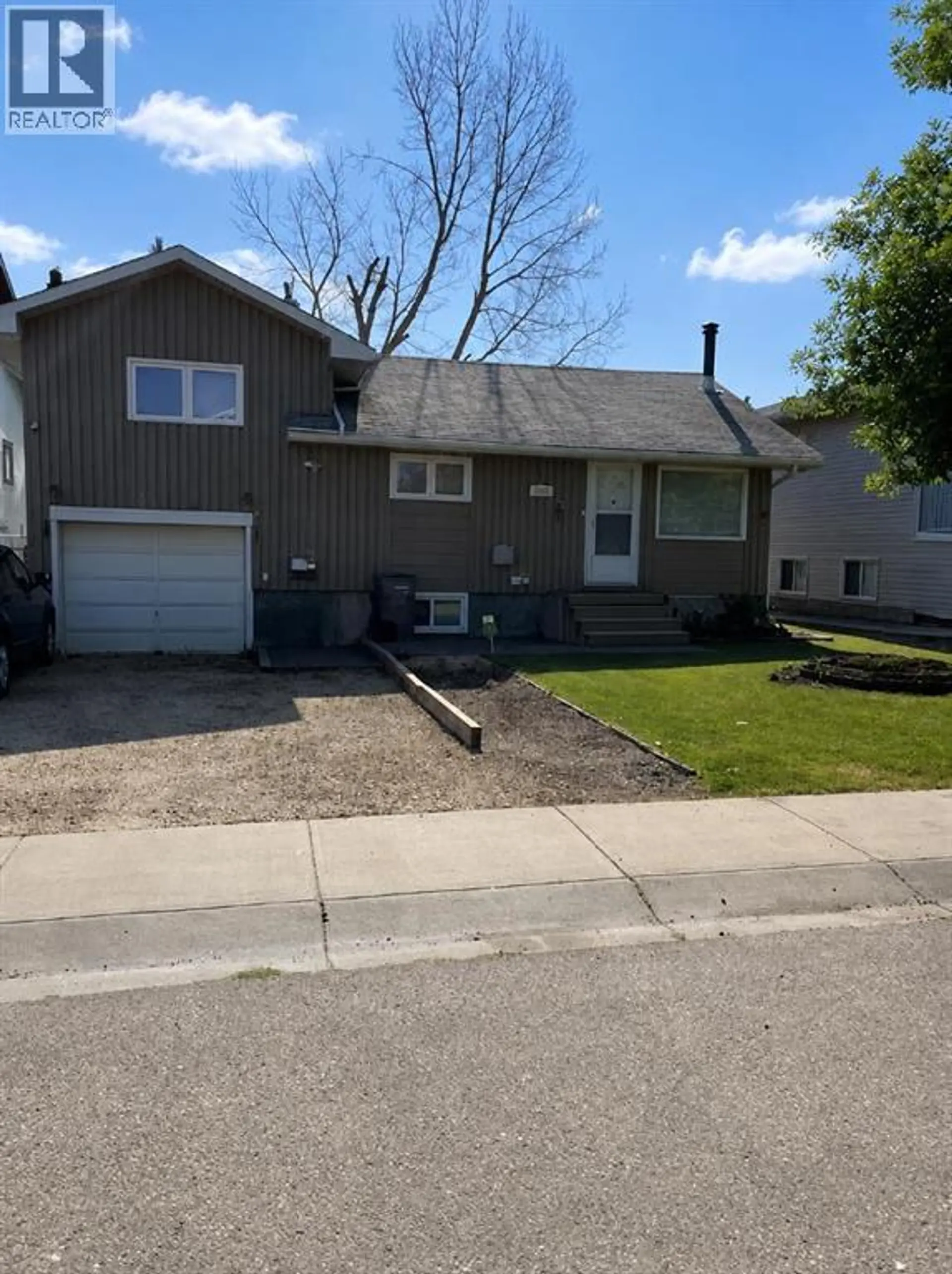 9319 103 Avenue - Image 1