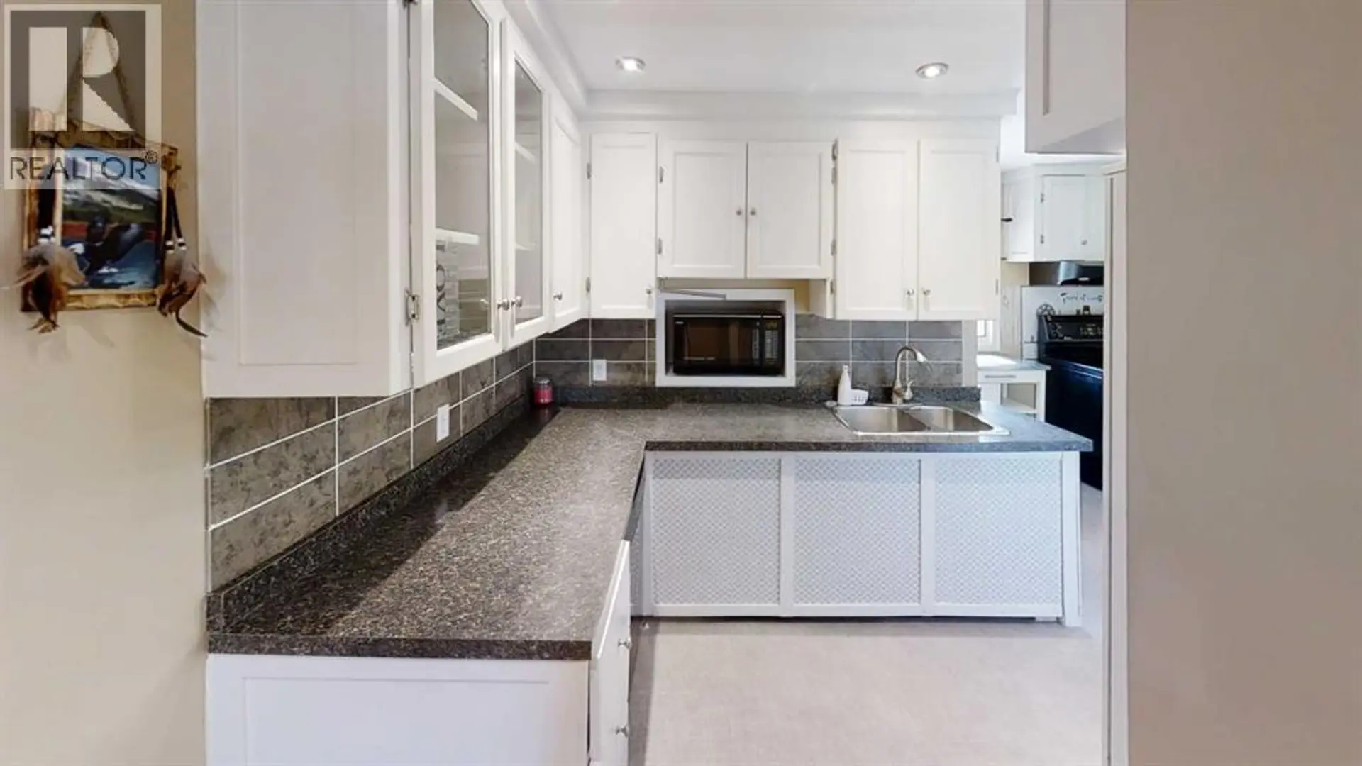 9319 103 Avenue - Image 4