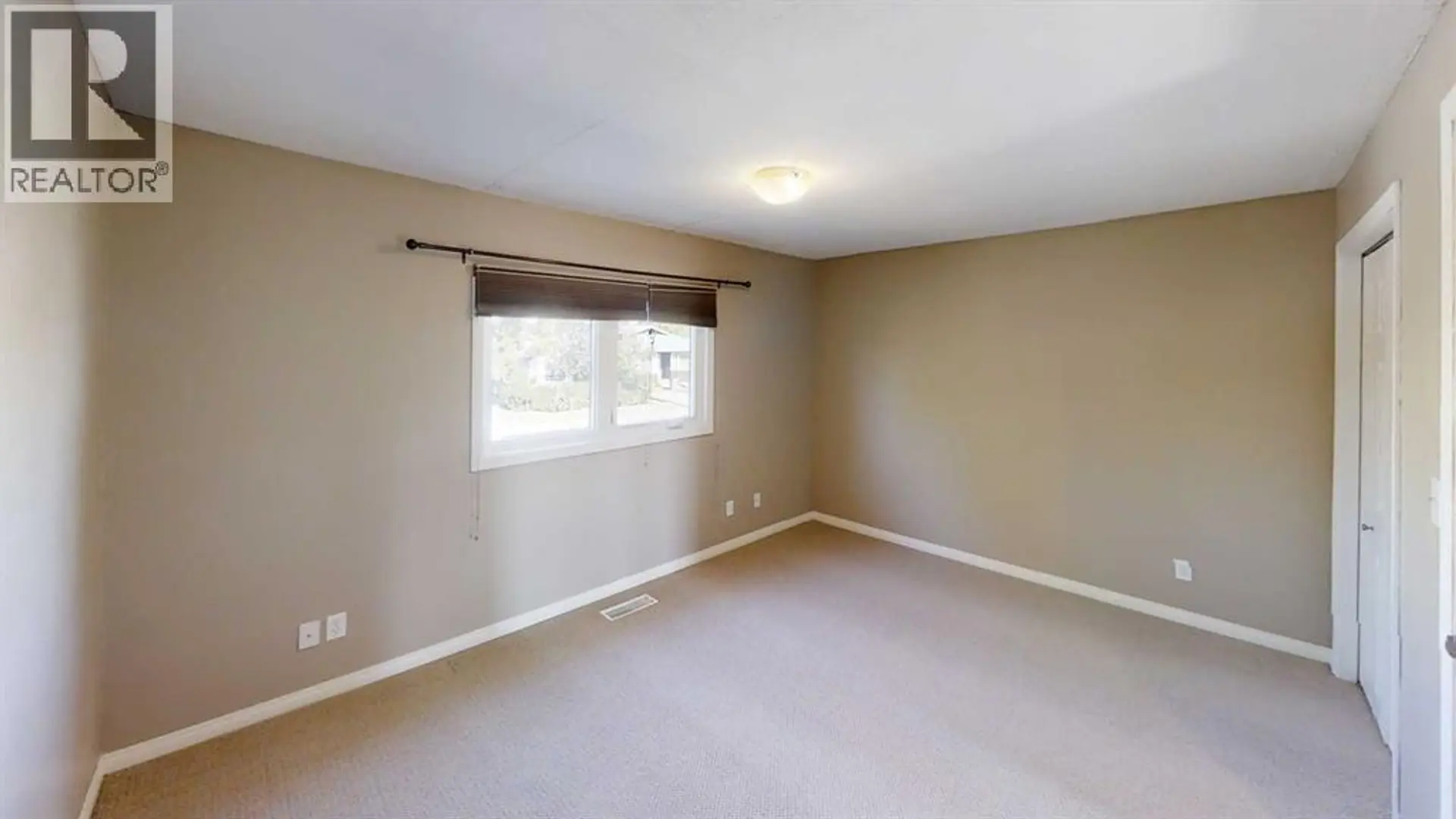 9319 103 Avenue - Image 7
