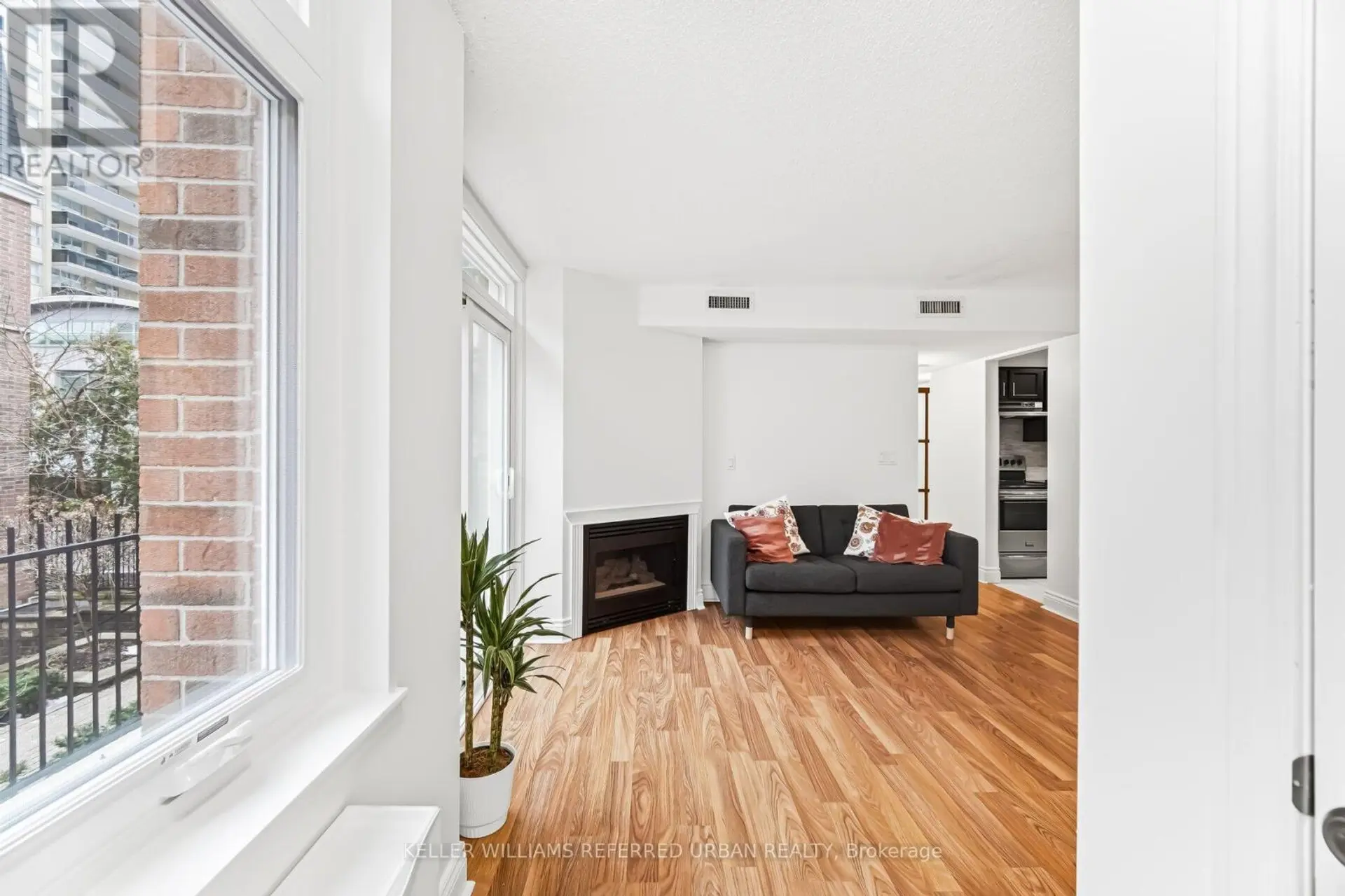 #25 83 LILLIAN STREET - Image 1