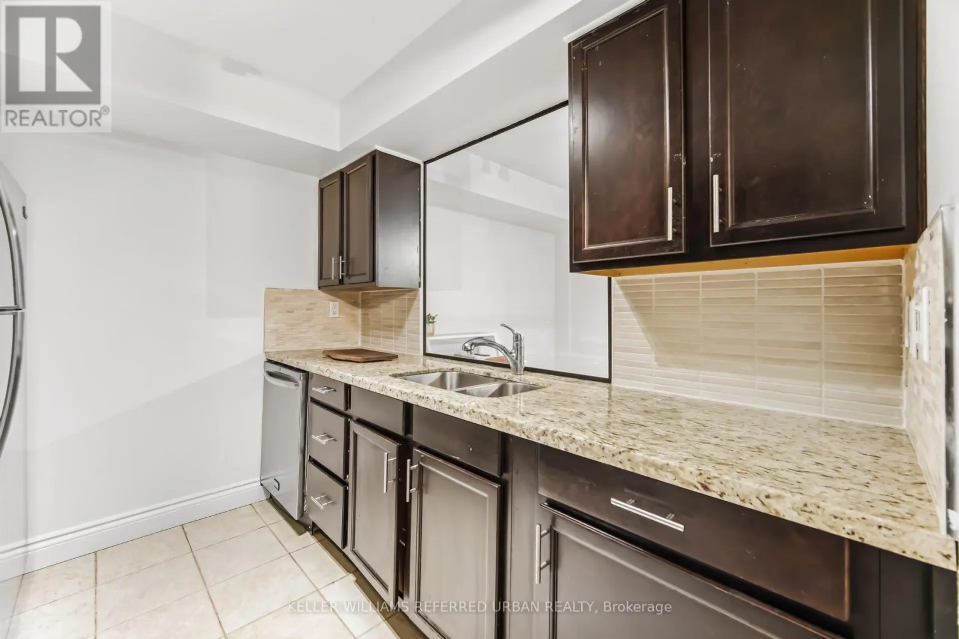 #25 83 LILLIAN STREET - Image 11
