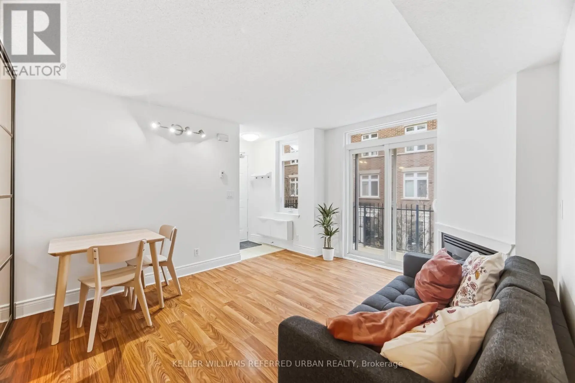 #25 83 LILLIAN STREET - Image 2