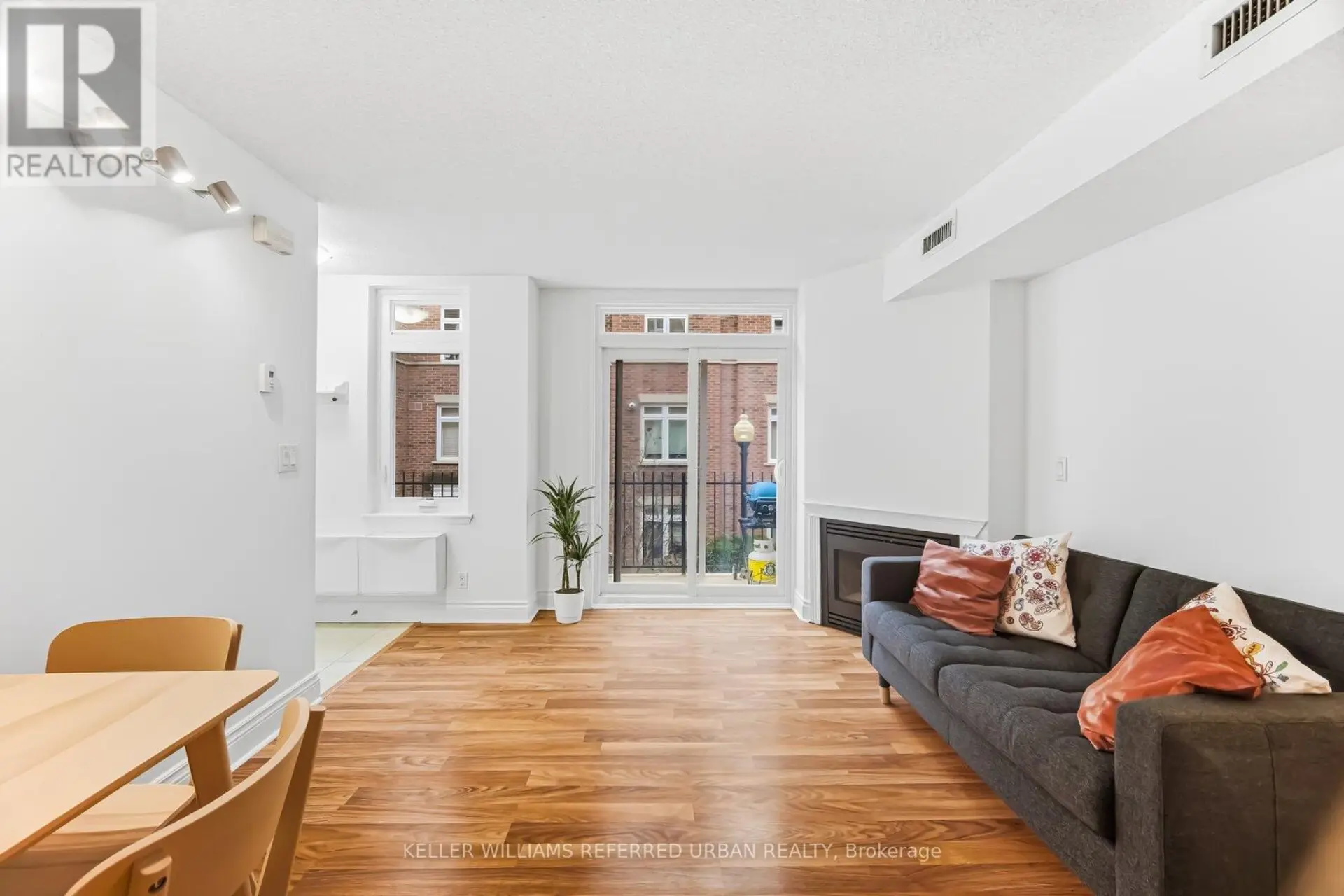 #25 83 LILLIAN STREET - Image 4