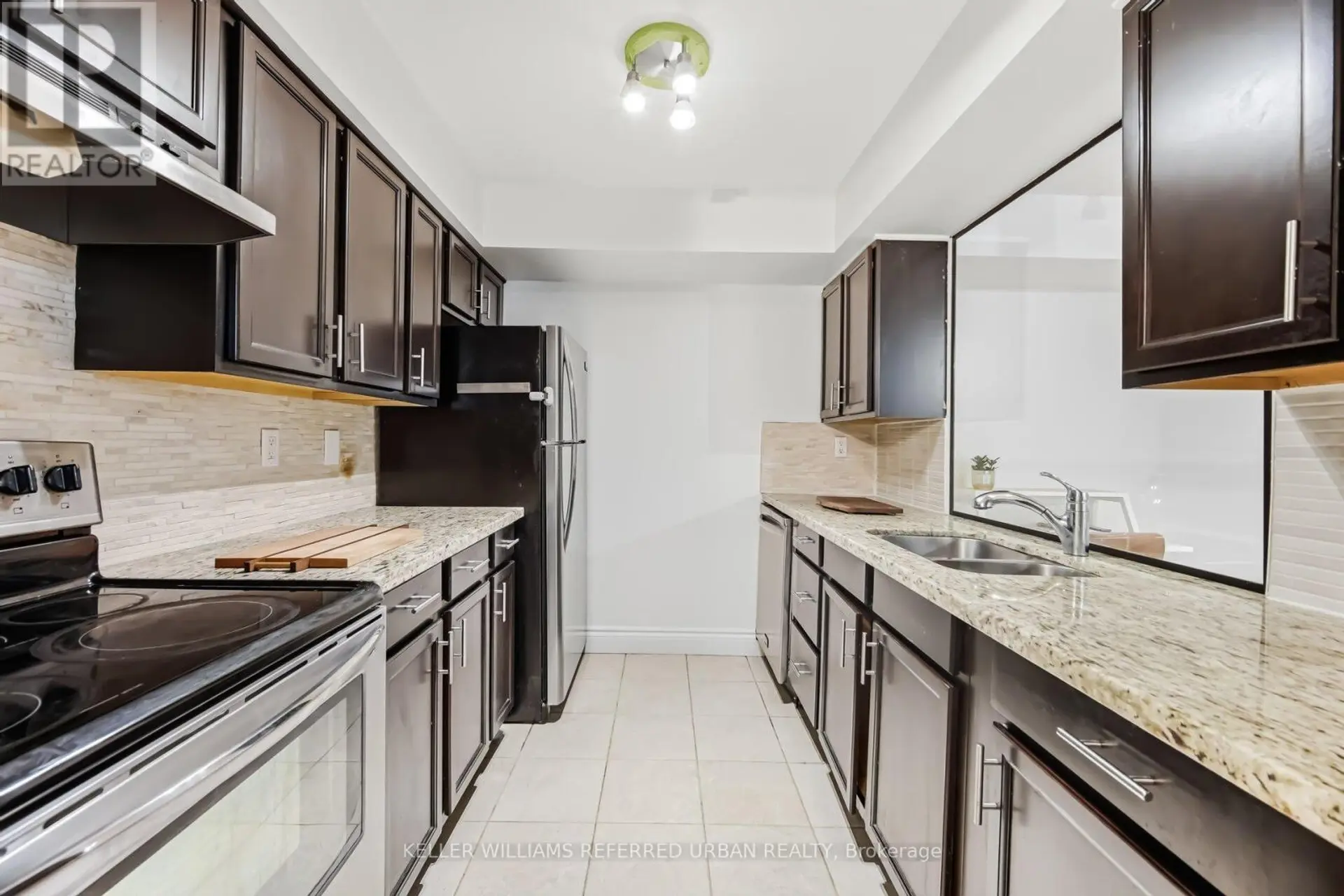 #25 83 LILLIAN STREET - Image 9