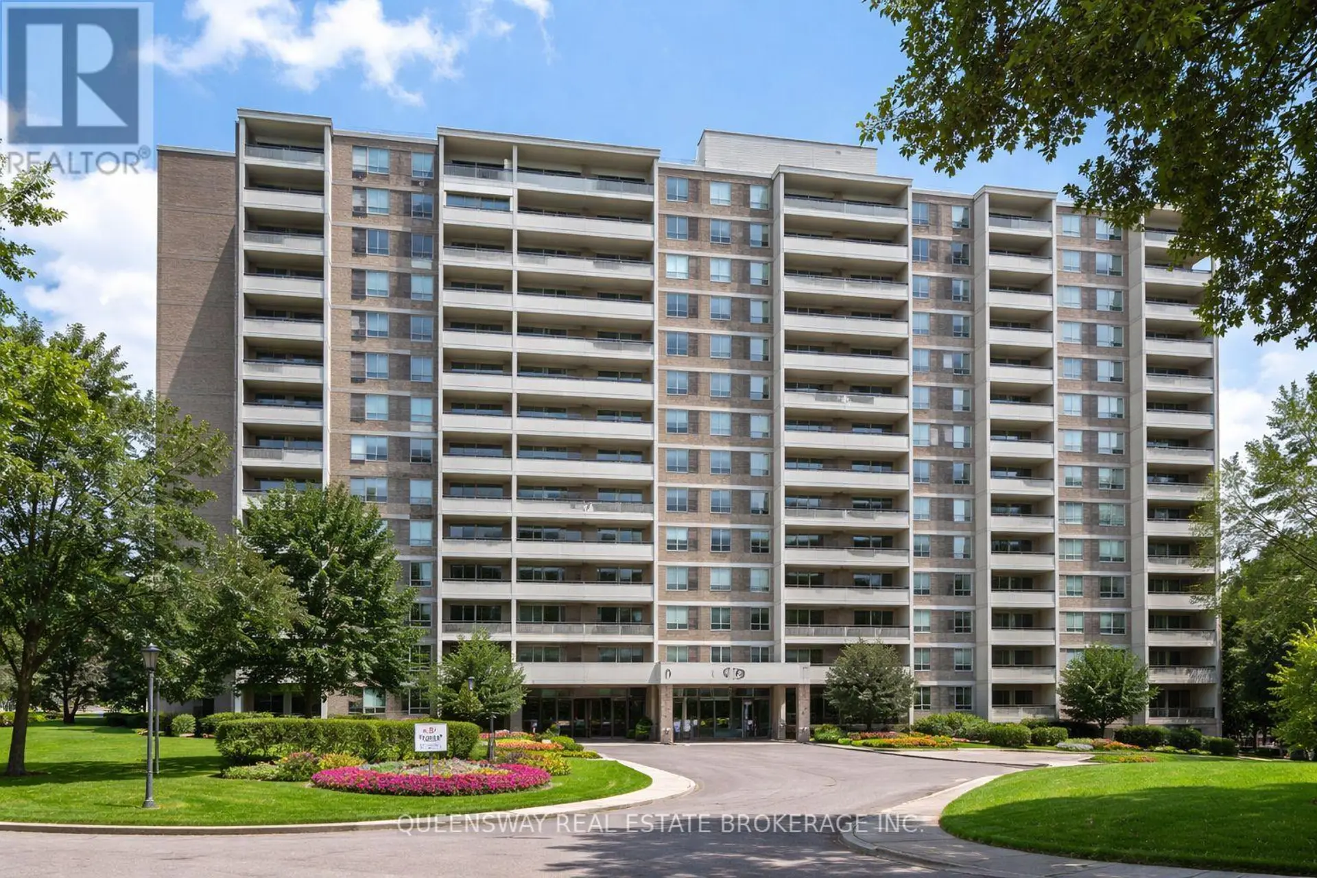 #504 10 EDGECLIFF GOLFWAY - Image 1