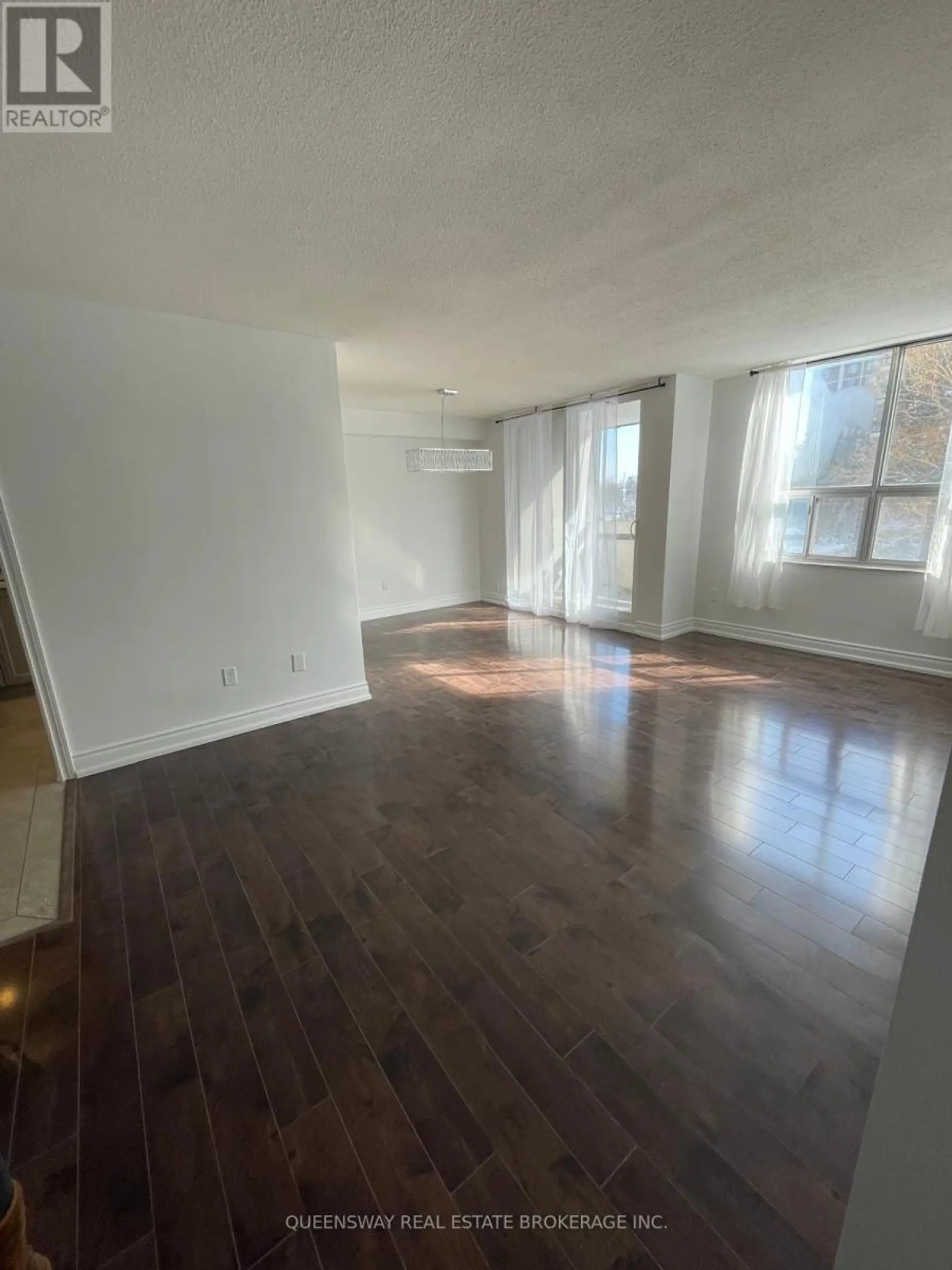 #504 10 EDGECLIFF GOLFWAY - Image 12