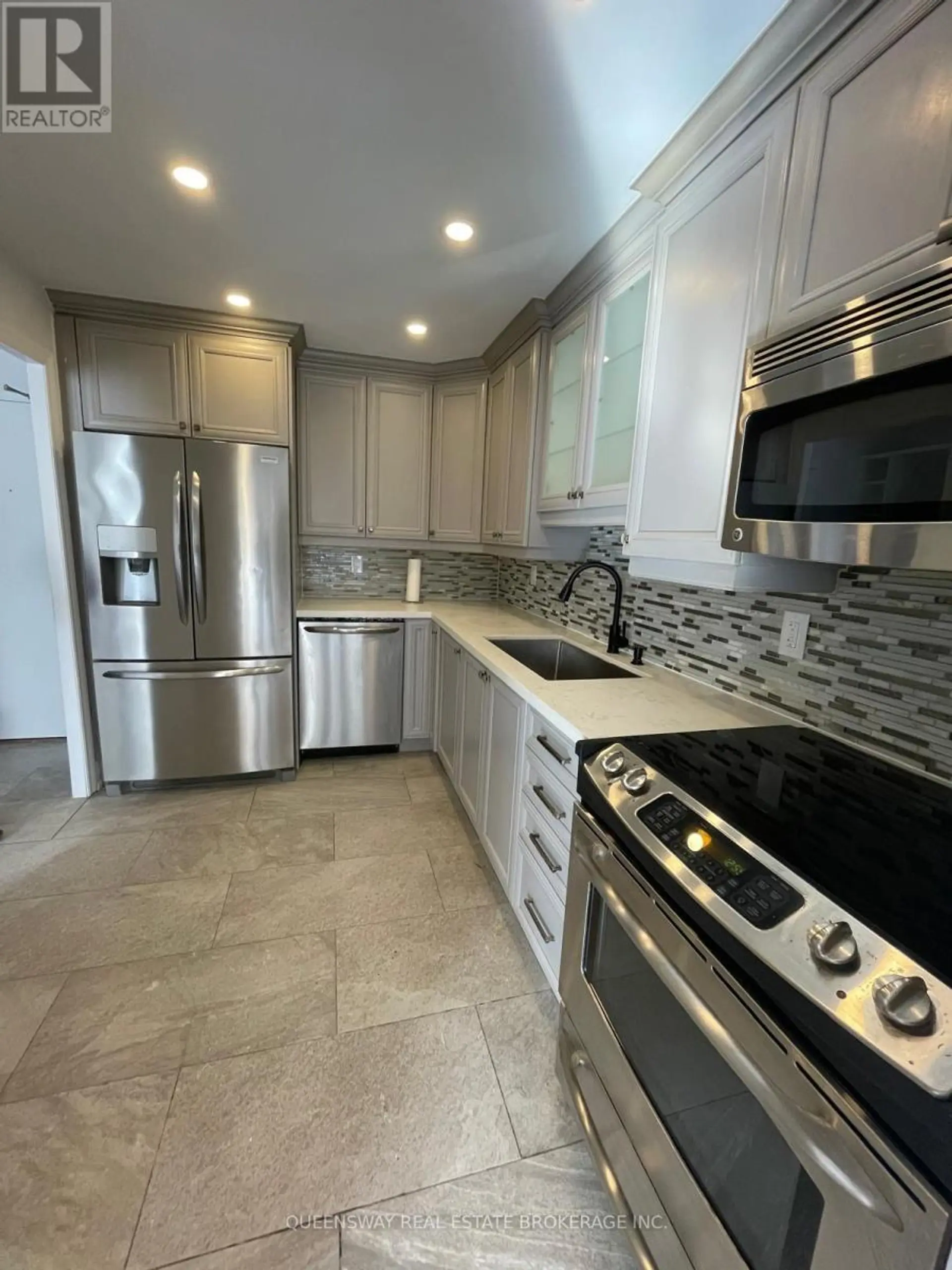 #504 10 EDGECLIFF GOLFWAY - Image 3