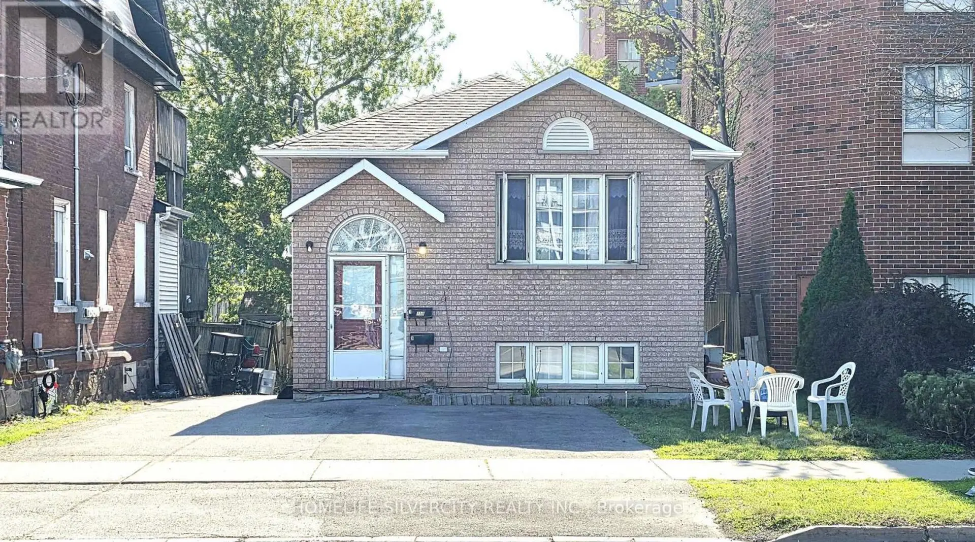 150 CENTRE STREET S - Image 1