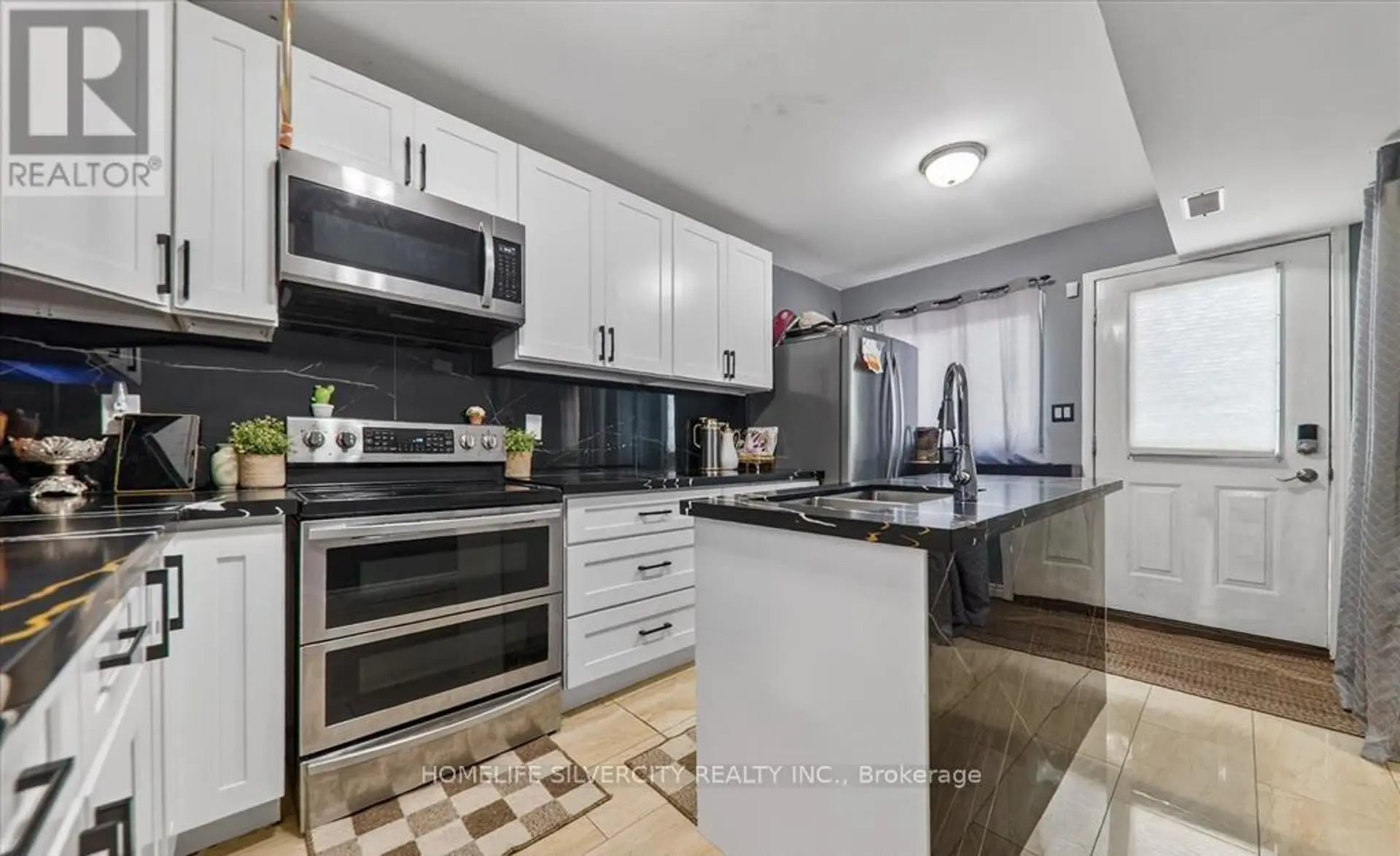 150 CENTRE STREET S - Image 15