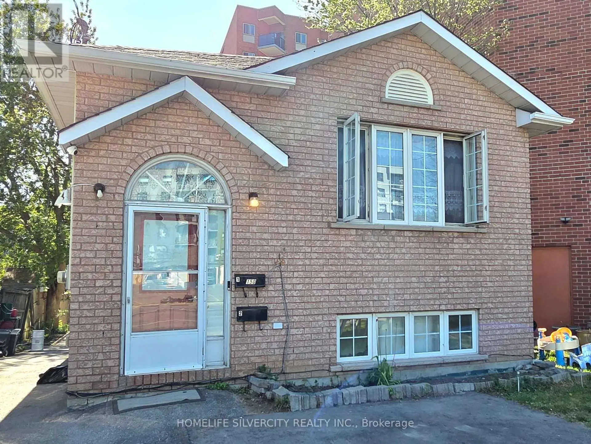 150 CENTRE STREET S - Image 2