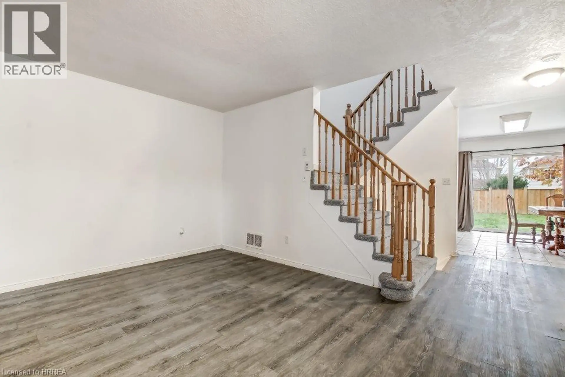 17 STOWE Terrace - Image 3