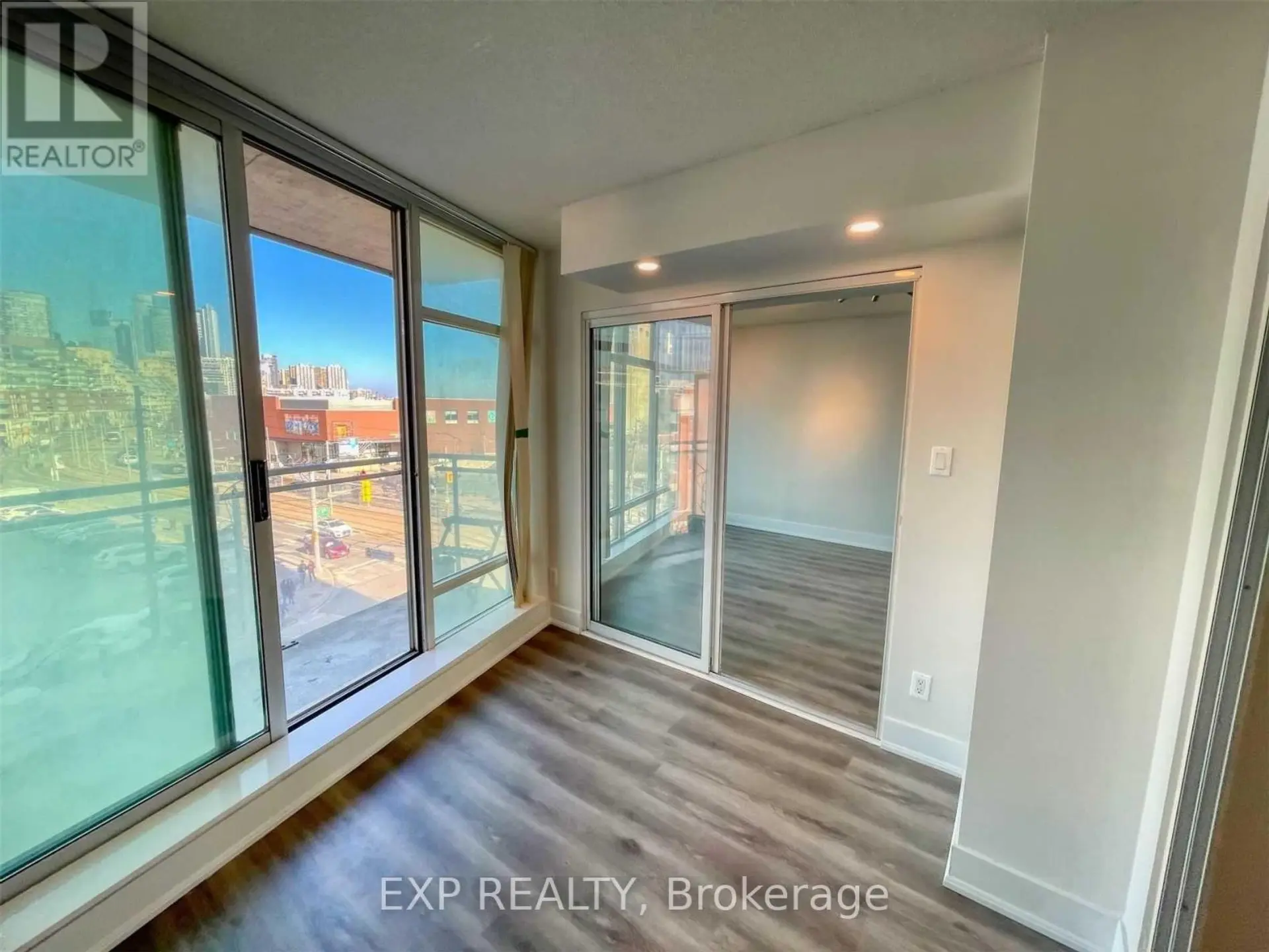 #306 650 QUEENS QUAY W - Image 5