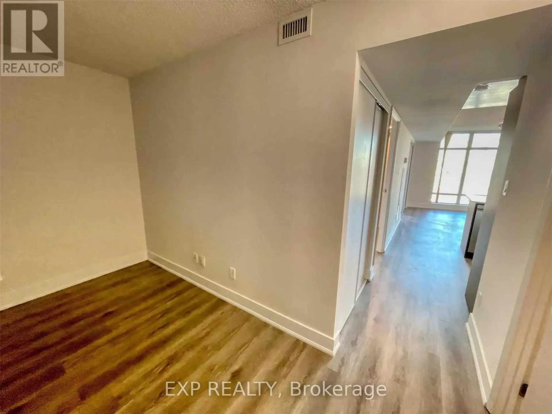 #306 650 QUEENS QUAY W - Image 4