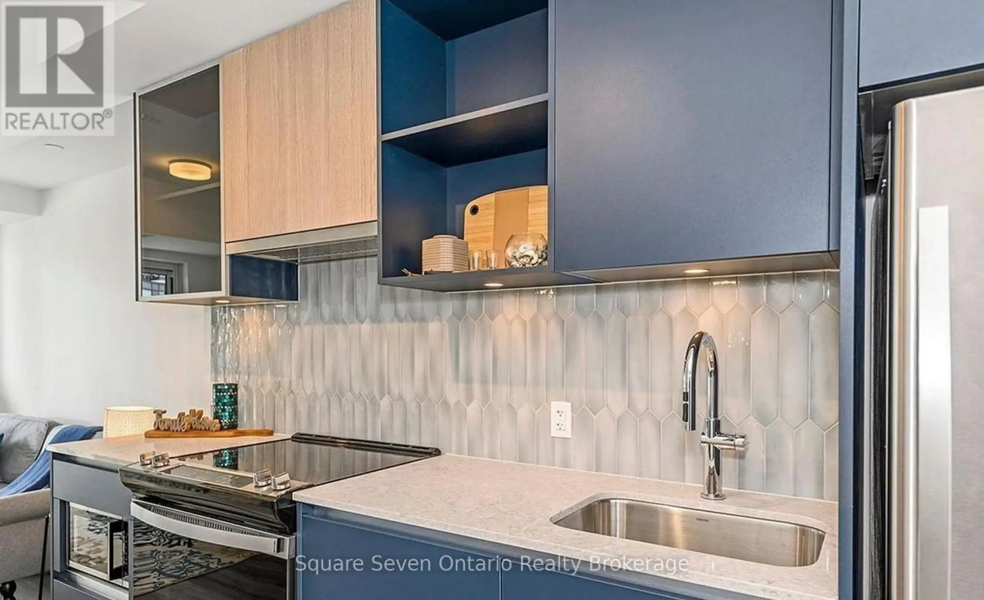 #820 395 DUNDAS STREET - Image 5