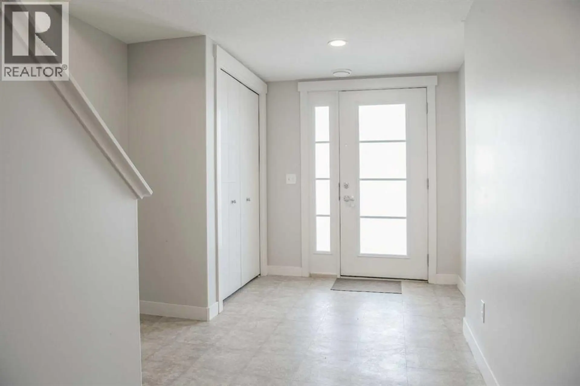 206 Redstone View NE - Image 3