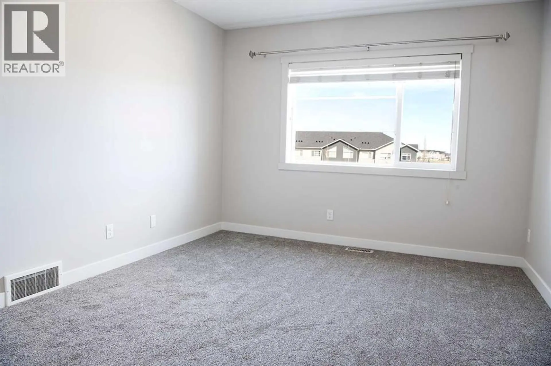 206 Redstone View NE - Image 10