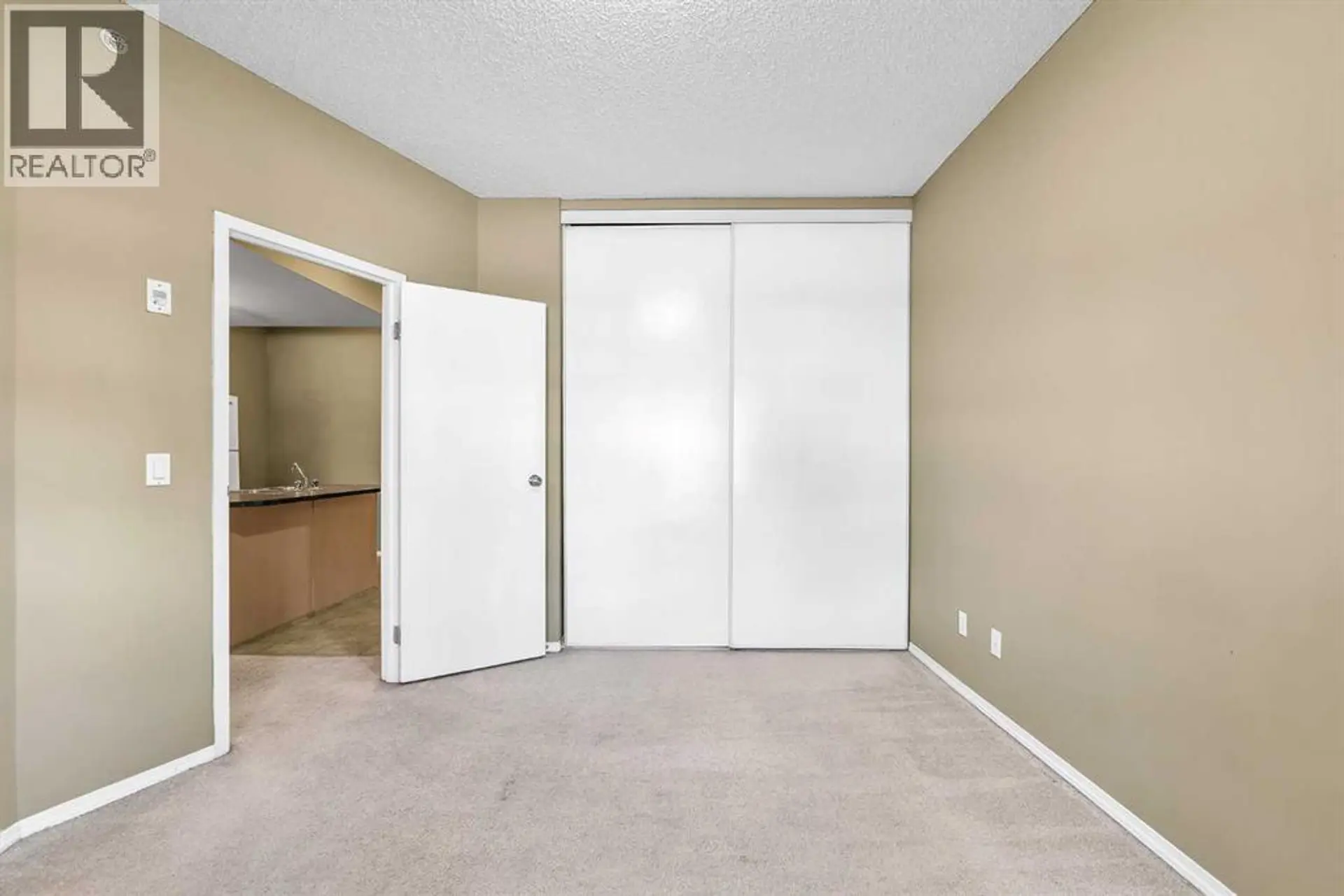 #1103 73 Erin Woods Court SE - Image 9