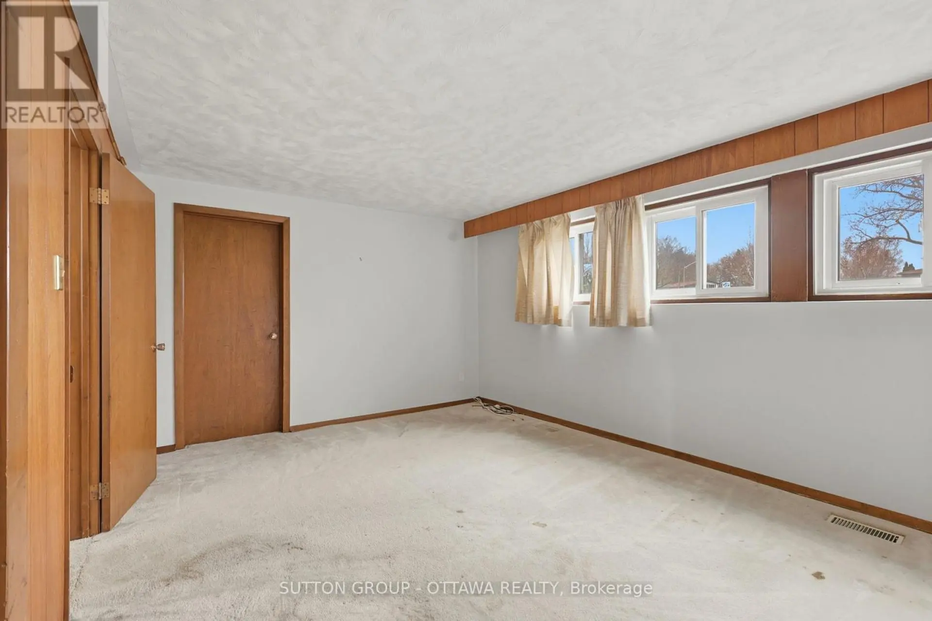 301 CENTRAL PARK BOULEVARD N - Image 14