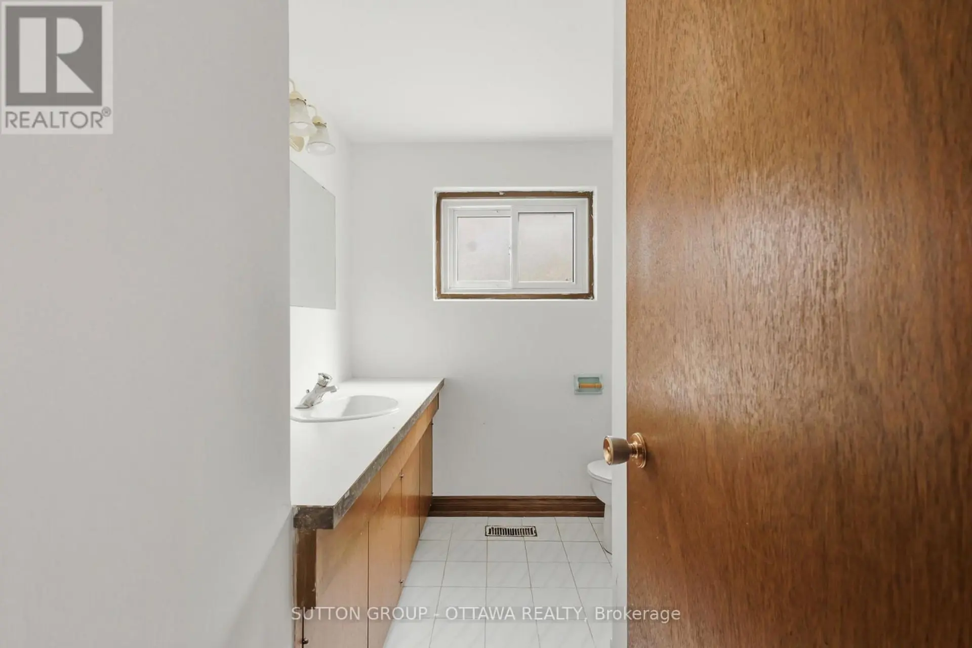 301 CENTRAL PARK BOULEVARD N - Image 17