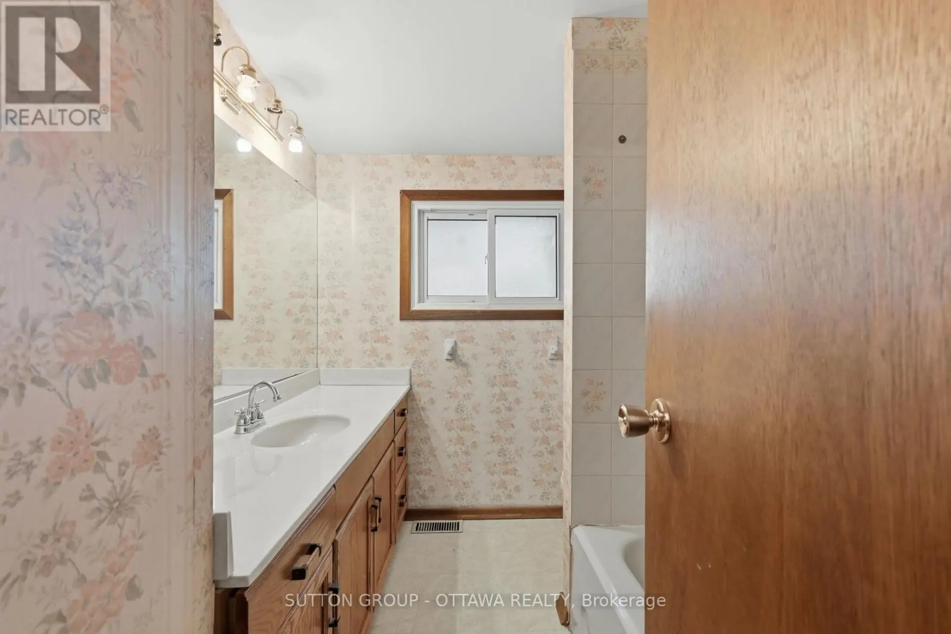 301 CENTRAL PARK BOULEVARD N - Image 8