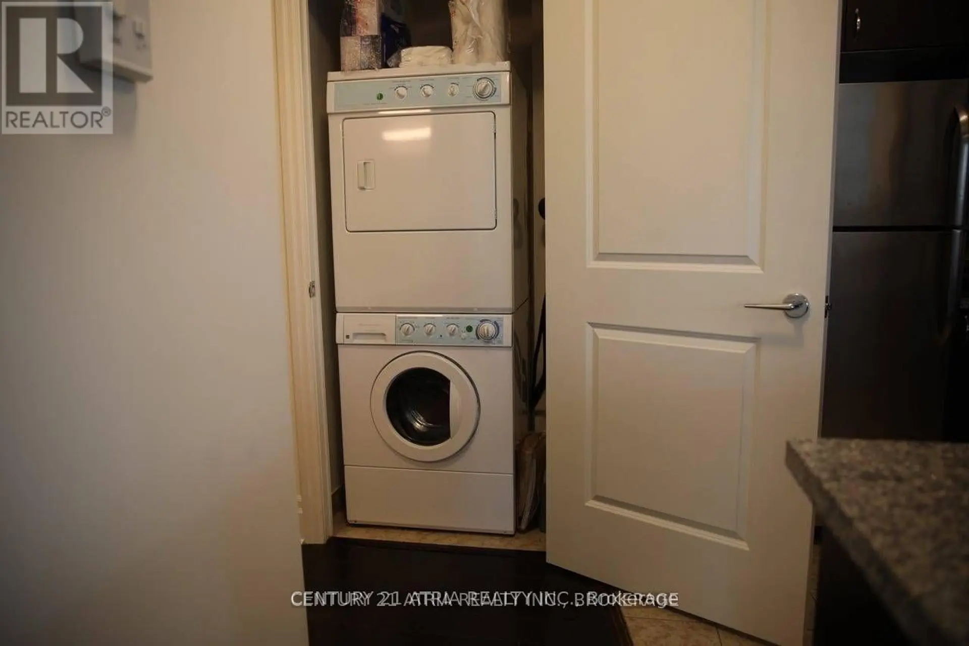 #602 111 UPPER DUKE CRESCENT - Image 10