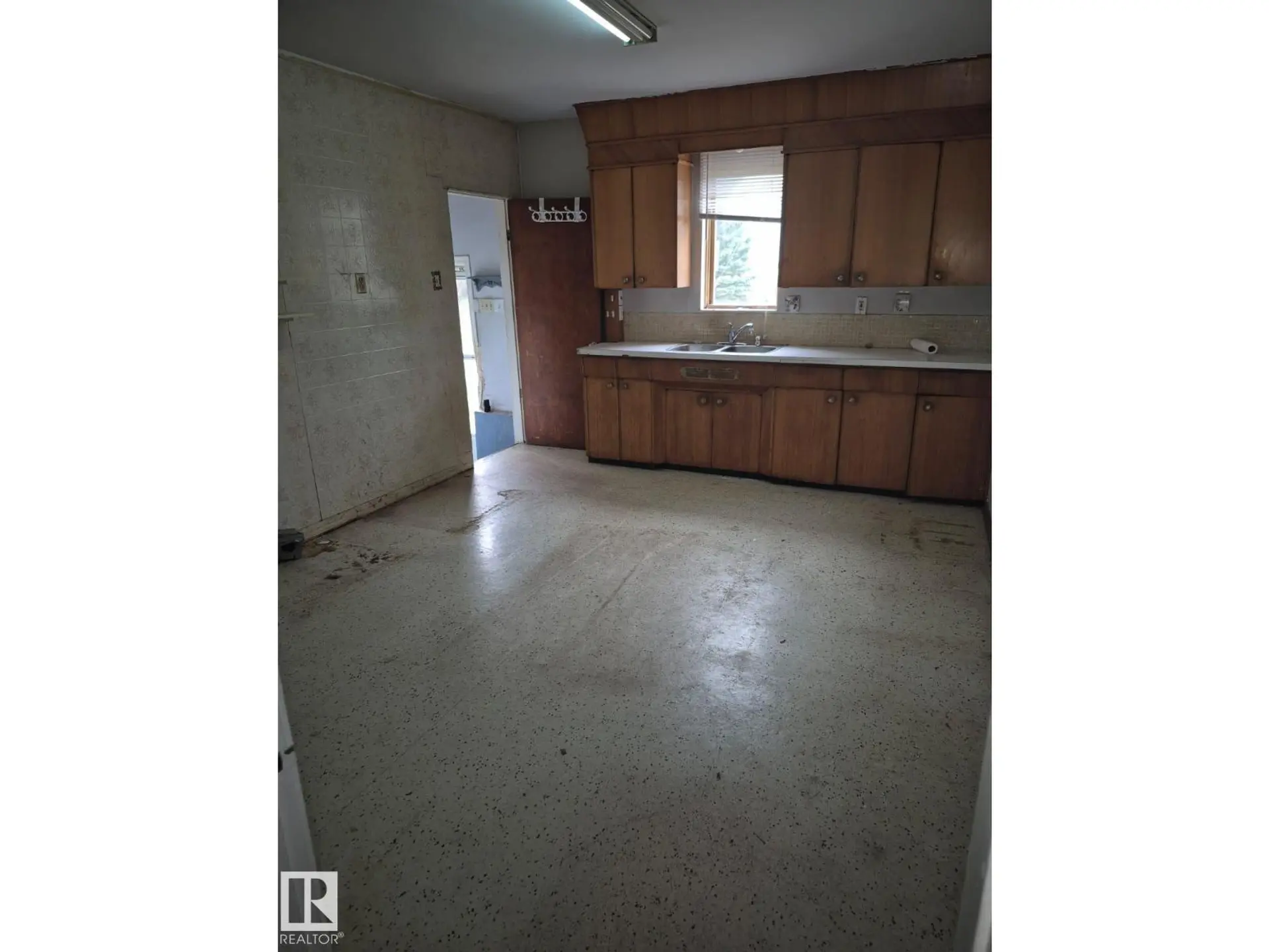 55117 RR 233 - Image 18