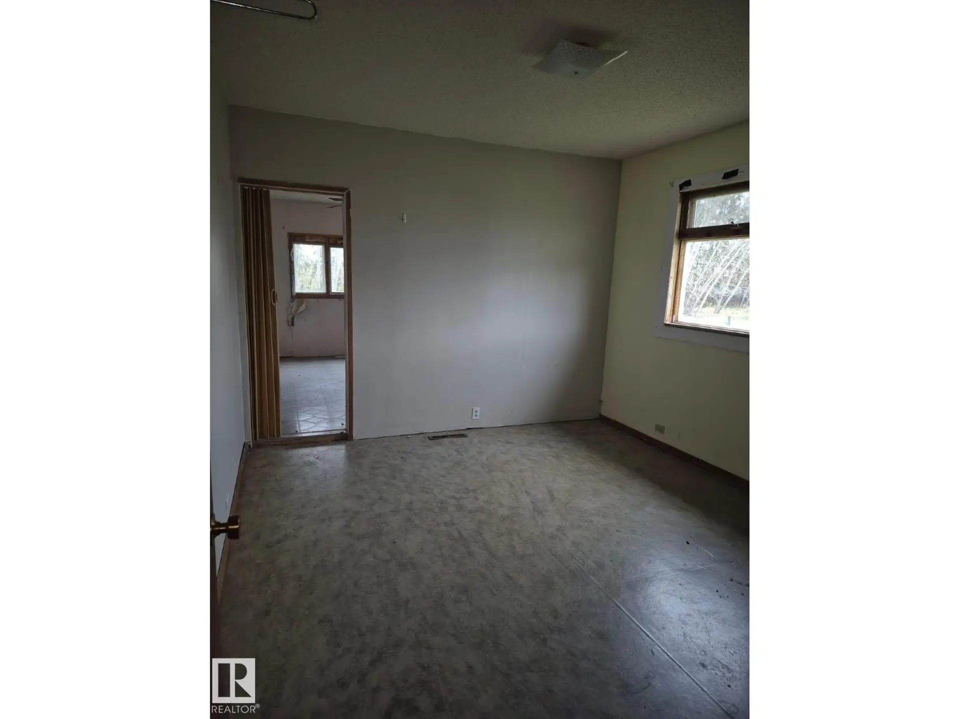 55117 RR 233 - Image 16