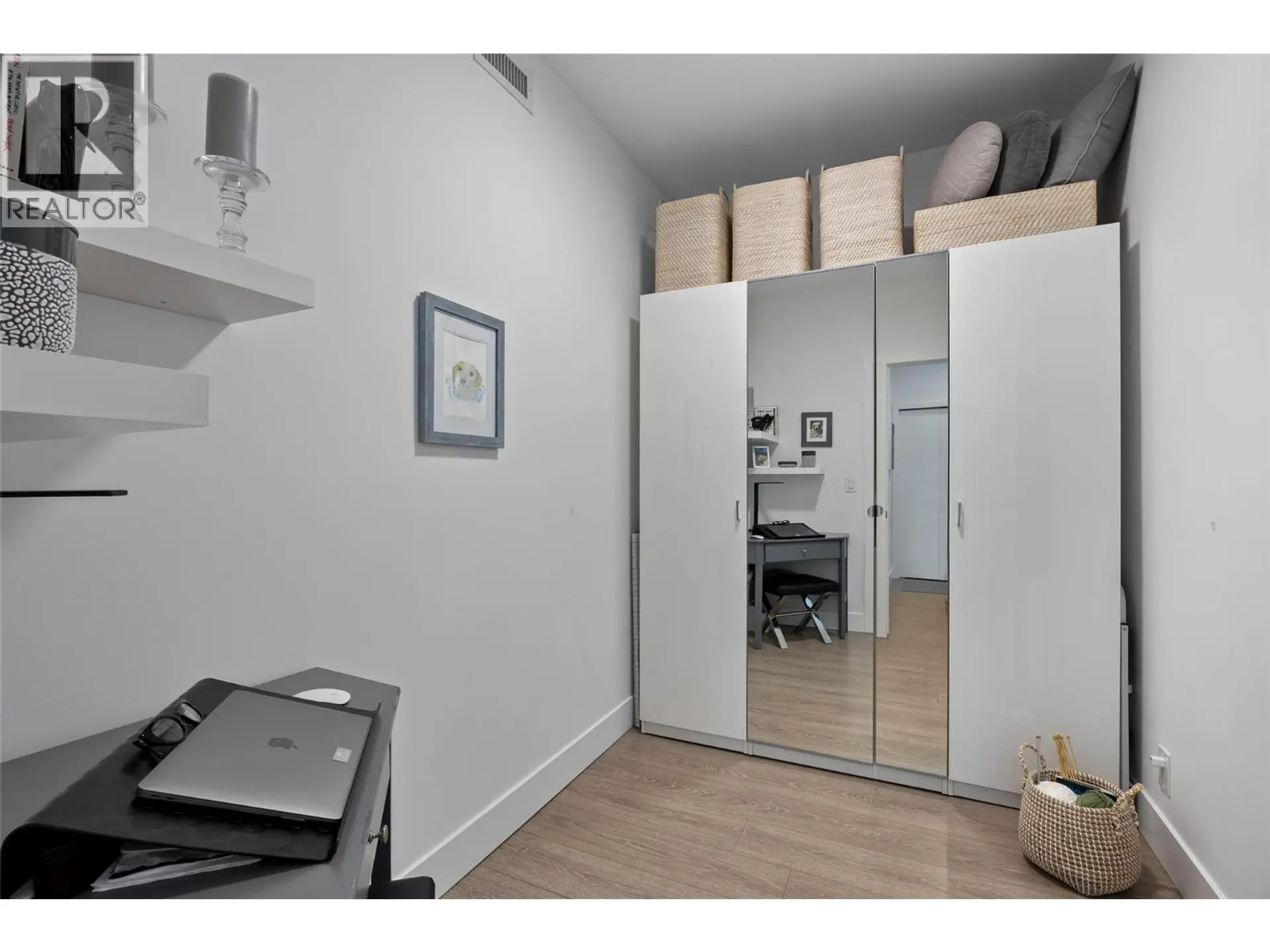 #304 885 University Drive - Image 10