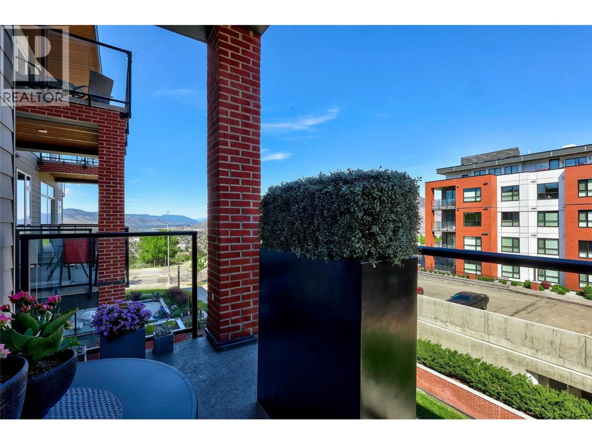#304 885 University Drive - Image 15