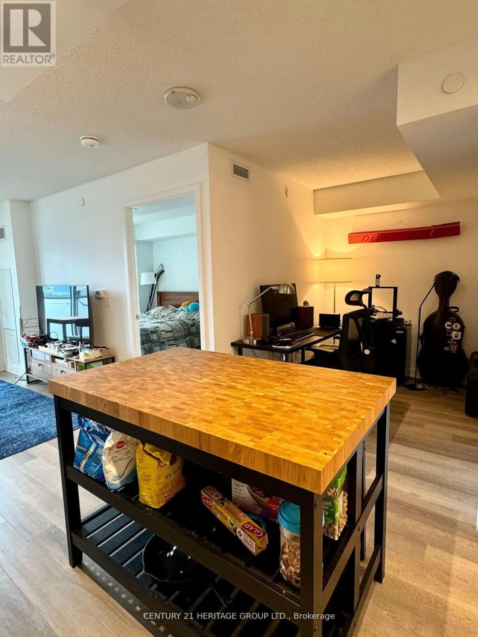 #602 181 HURON STREET - Image 4