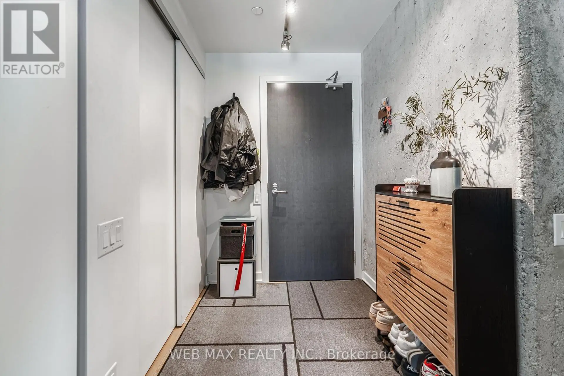 #2102 11 CHARLOTTE STREET - Image 3