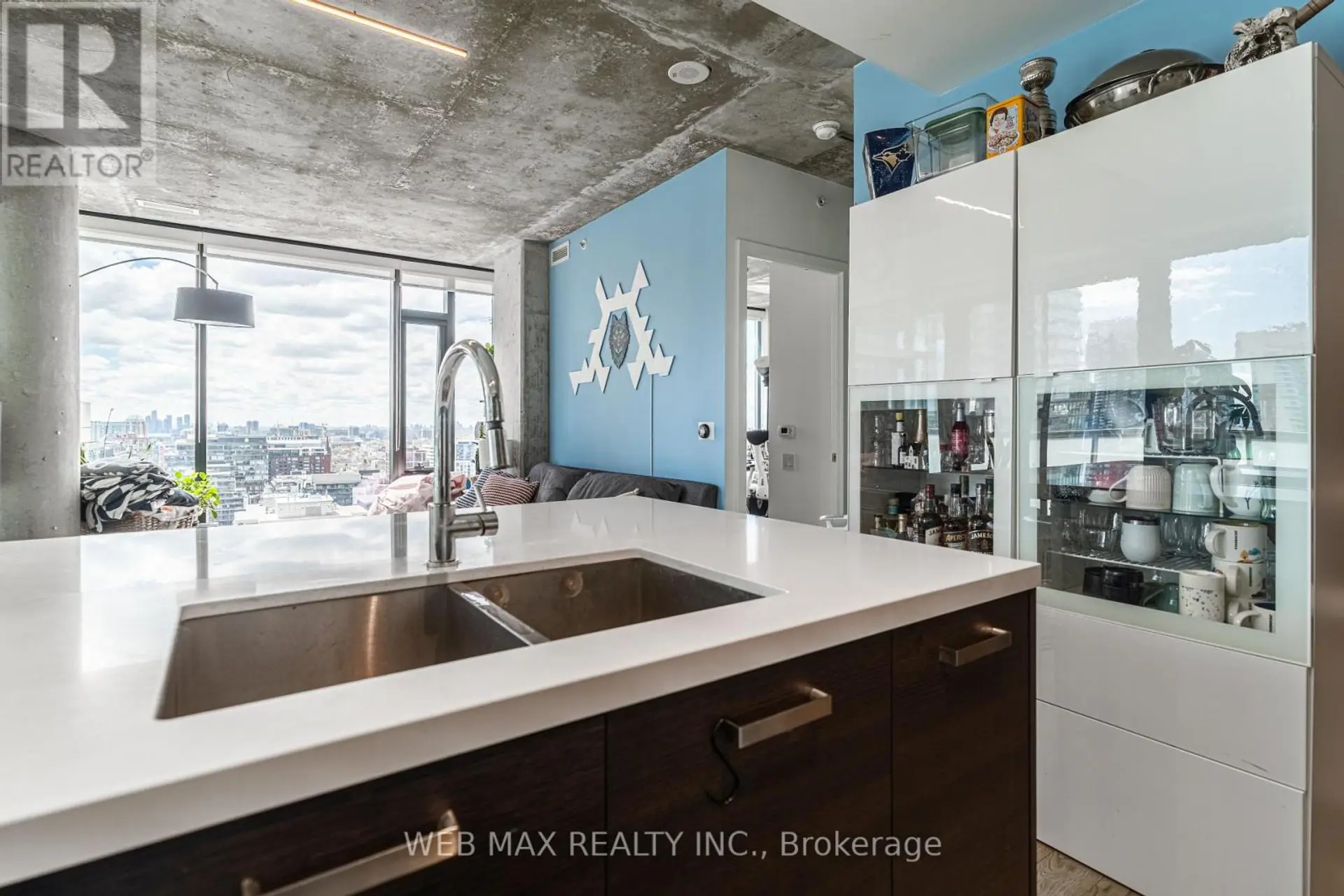 #2102 11 CHARLOTTE STREET - Image 5