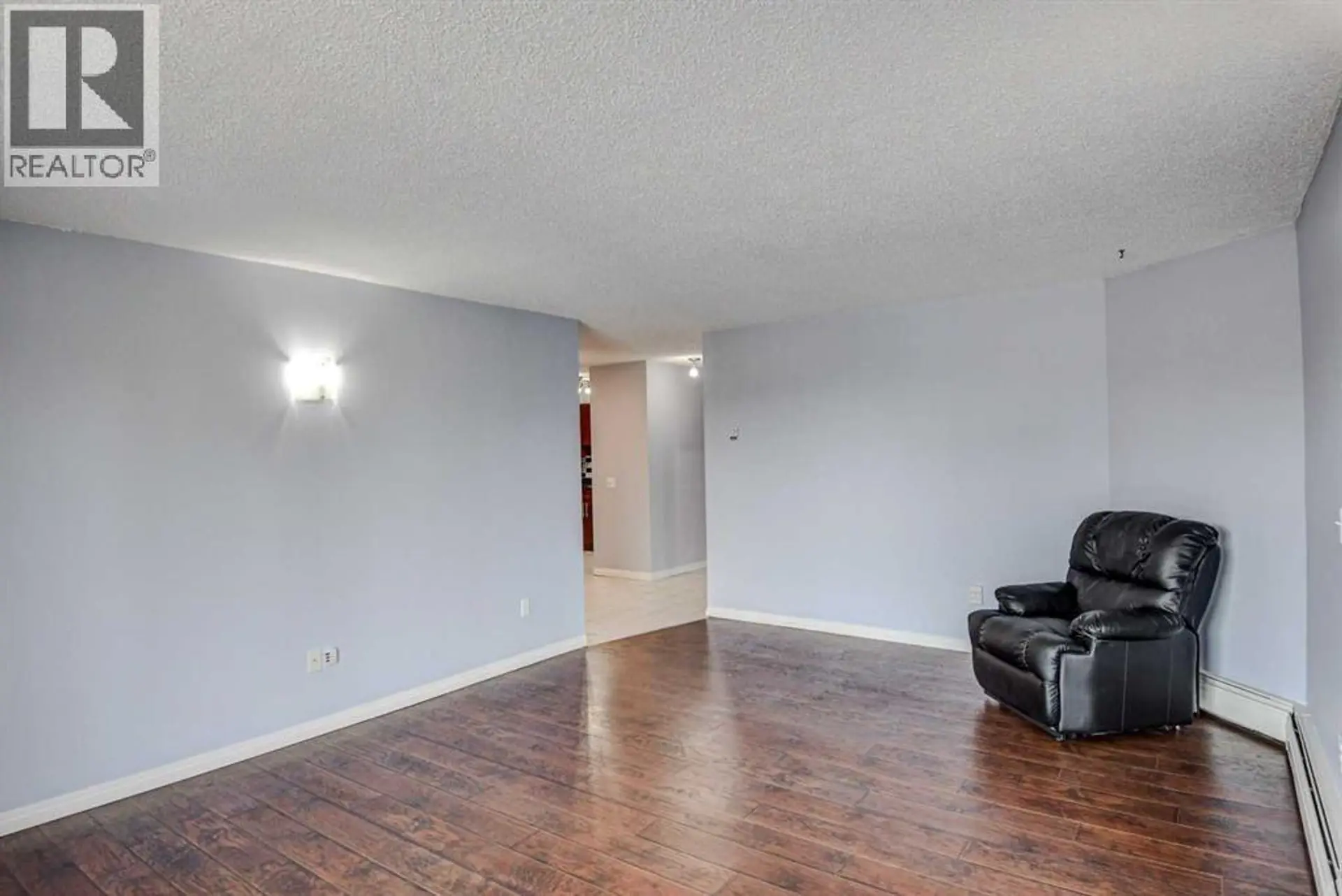 #204 1900 25A Street SW - Image 3