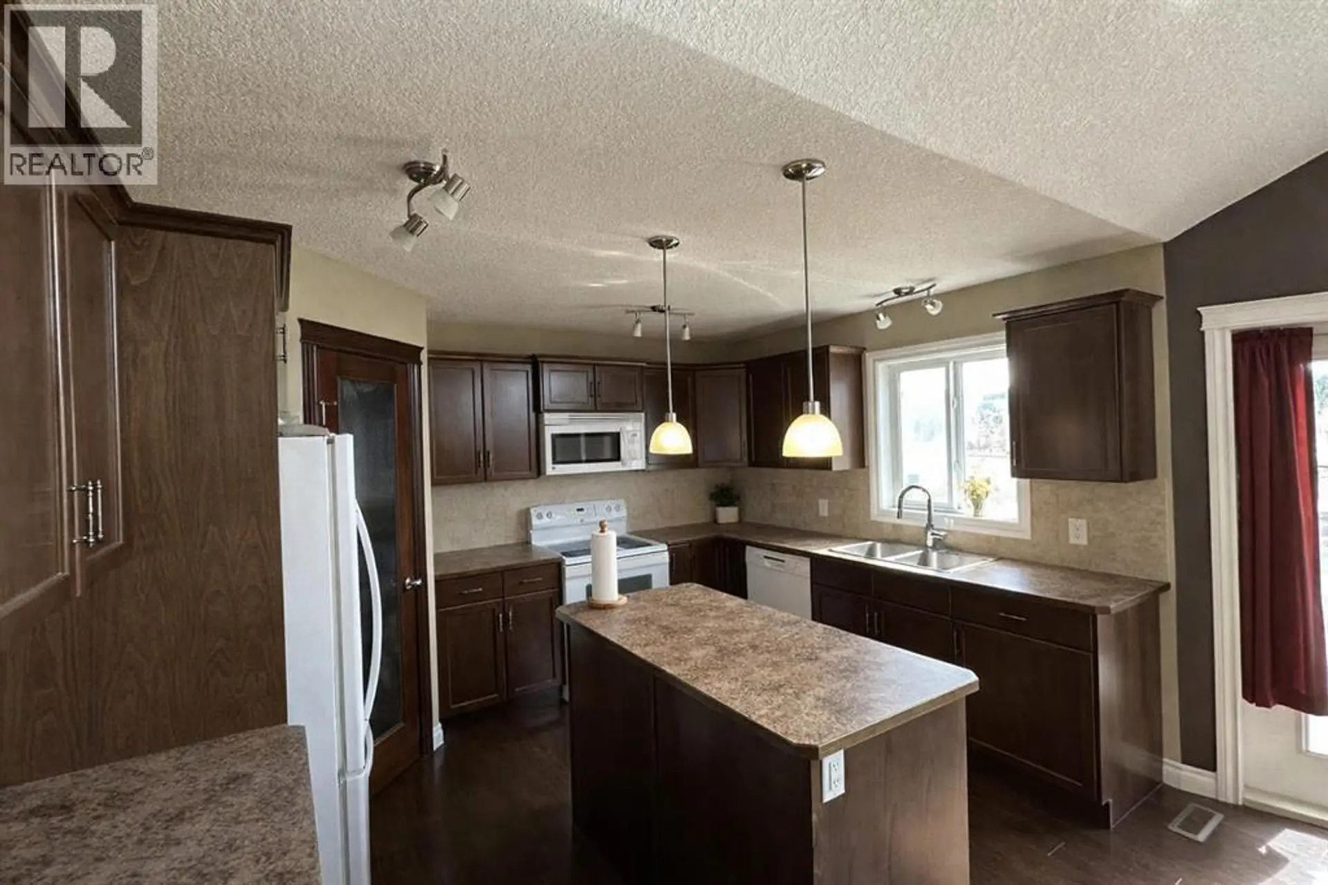 8526 16 Avenue - Image 4