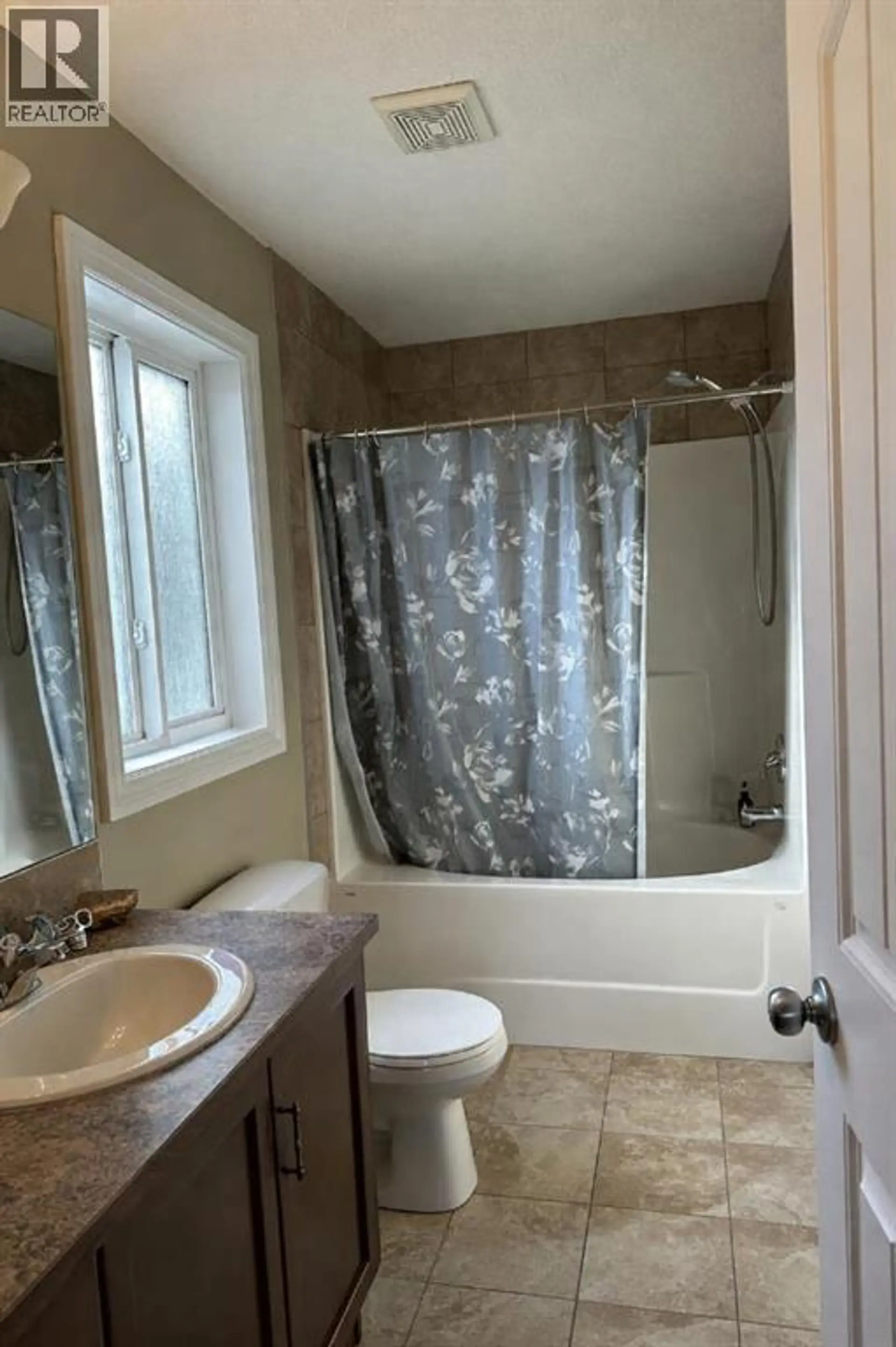 8526 16 Avenue - Image 6