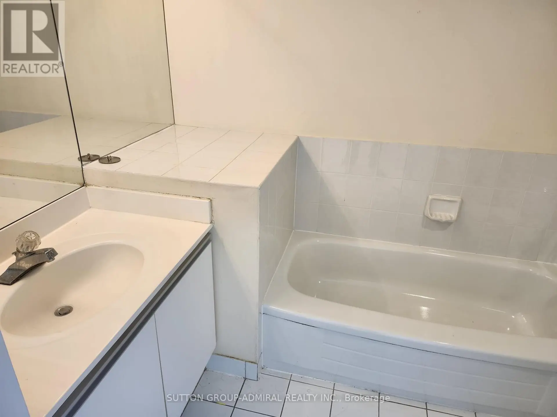 #910 120 PROMENADE CIRCLE - Image 17