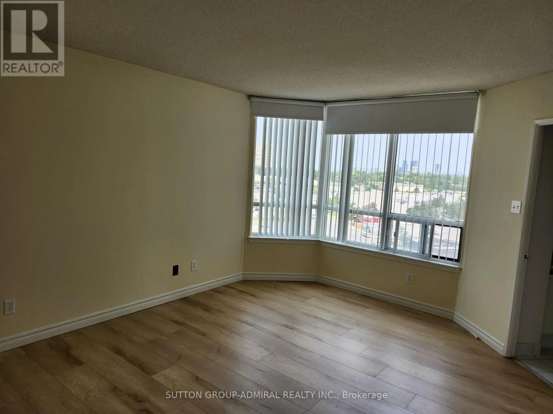 #910 120 PROMENADE CIRCLE - Image 18