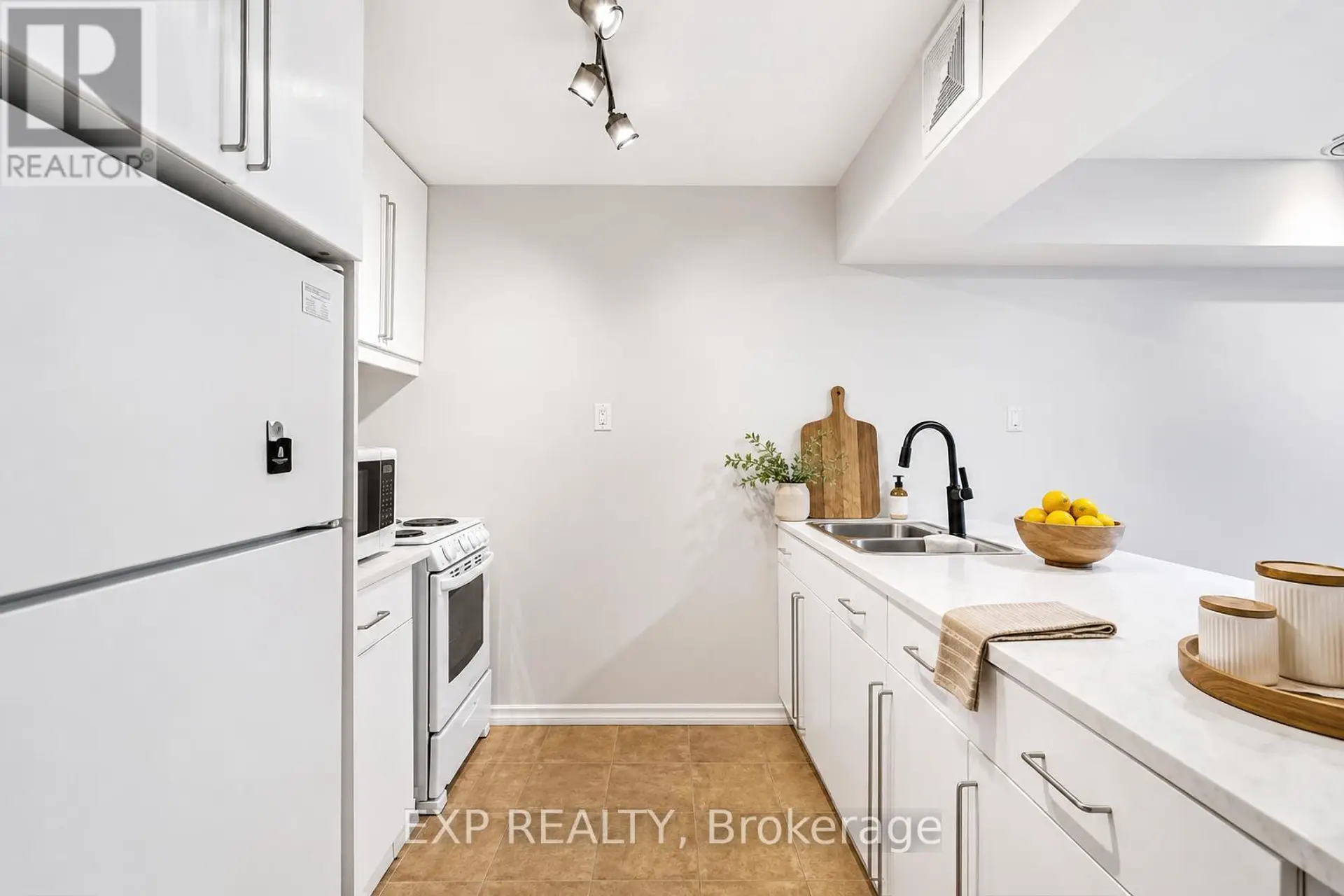 #435 60 ST PATRICK STREET - Image 10