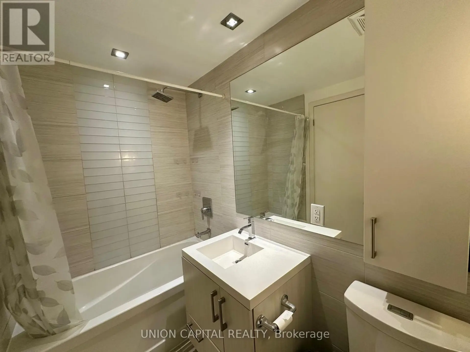 #501 39 SHERBOURNE STREET - Image 4