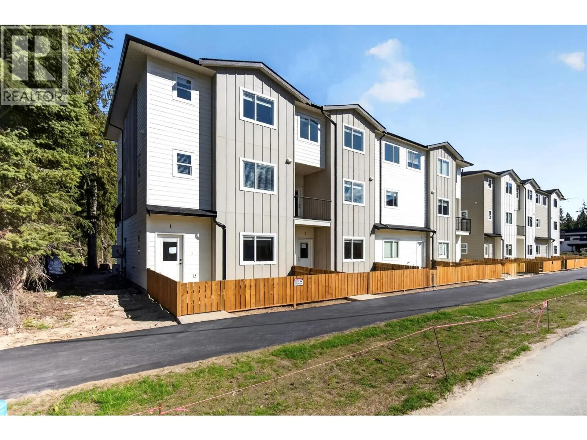 #3 222 Temple Street - Image 1