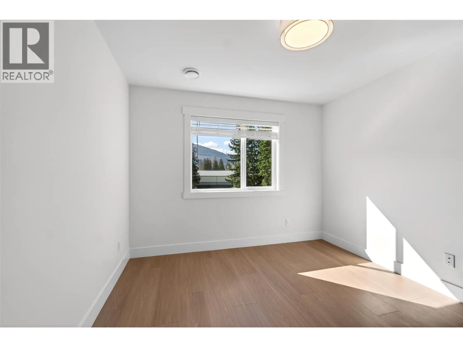 #3 222 Temple Street - Image 9