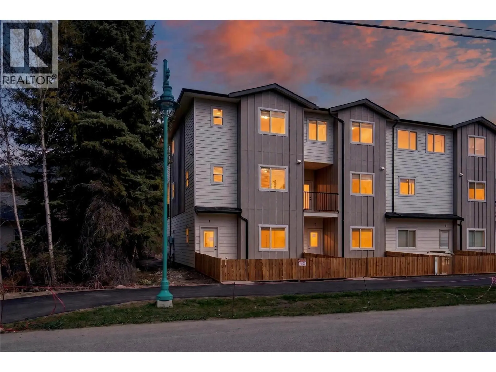 #3 222 Temple Street - Image 2