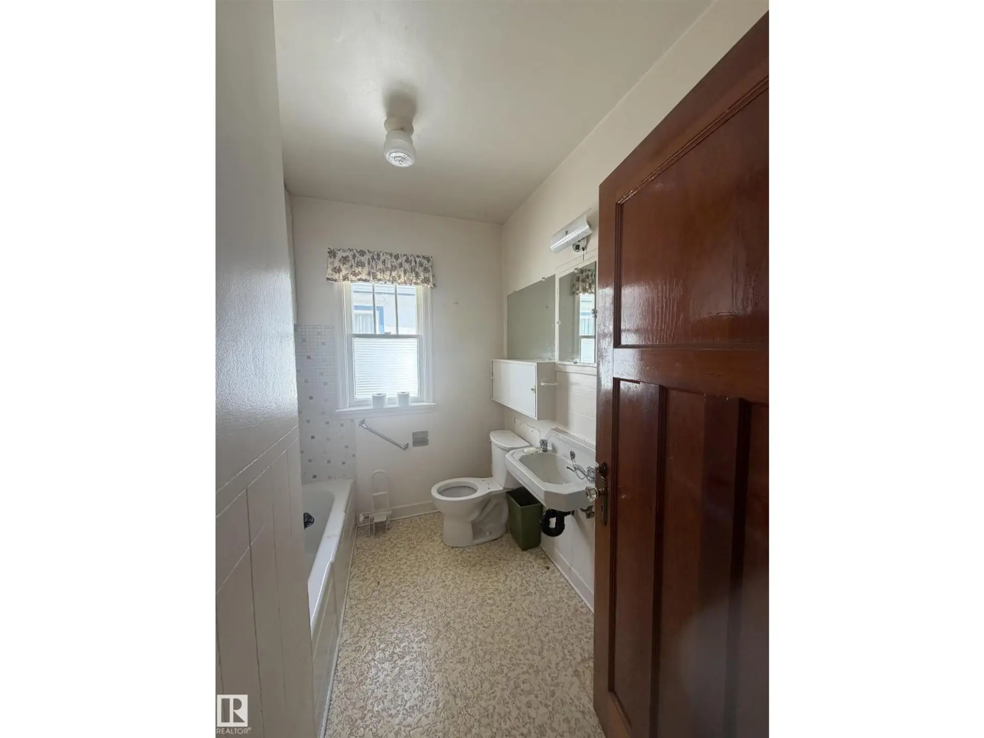 9630 106 AV NW - Image 12