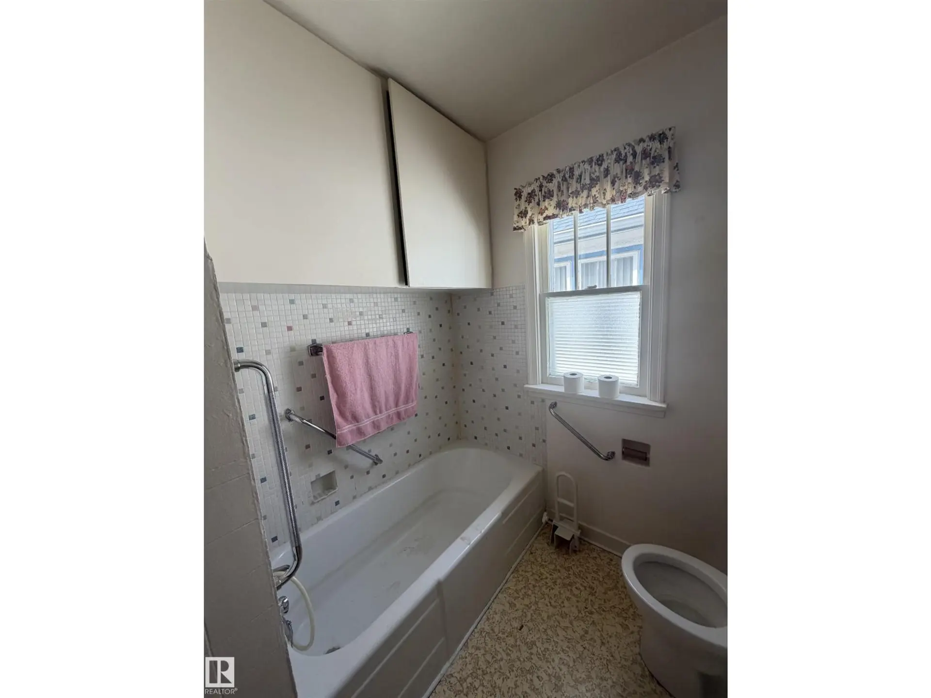 9630 106 AV NW - Image 13
