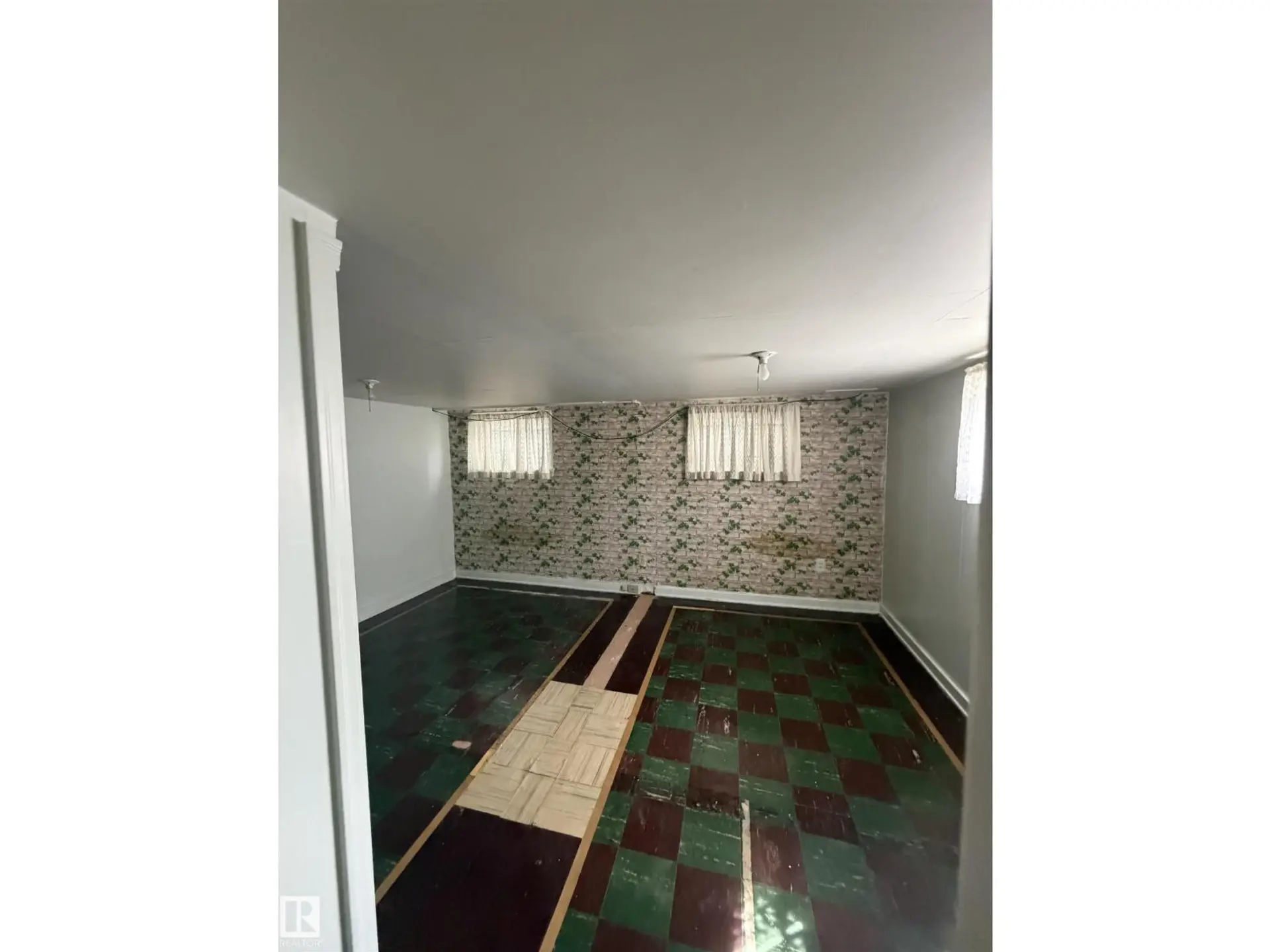 9630 106 AV NW - Image 16