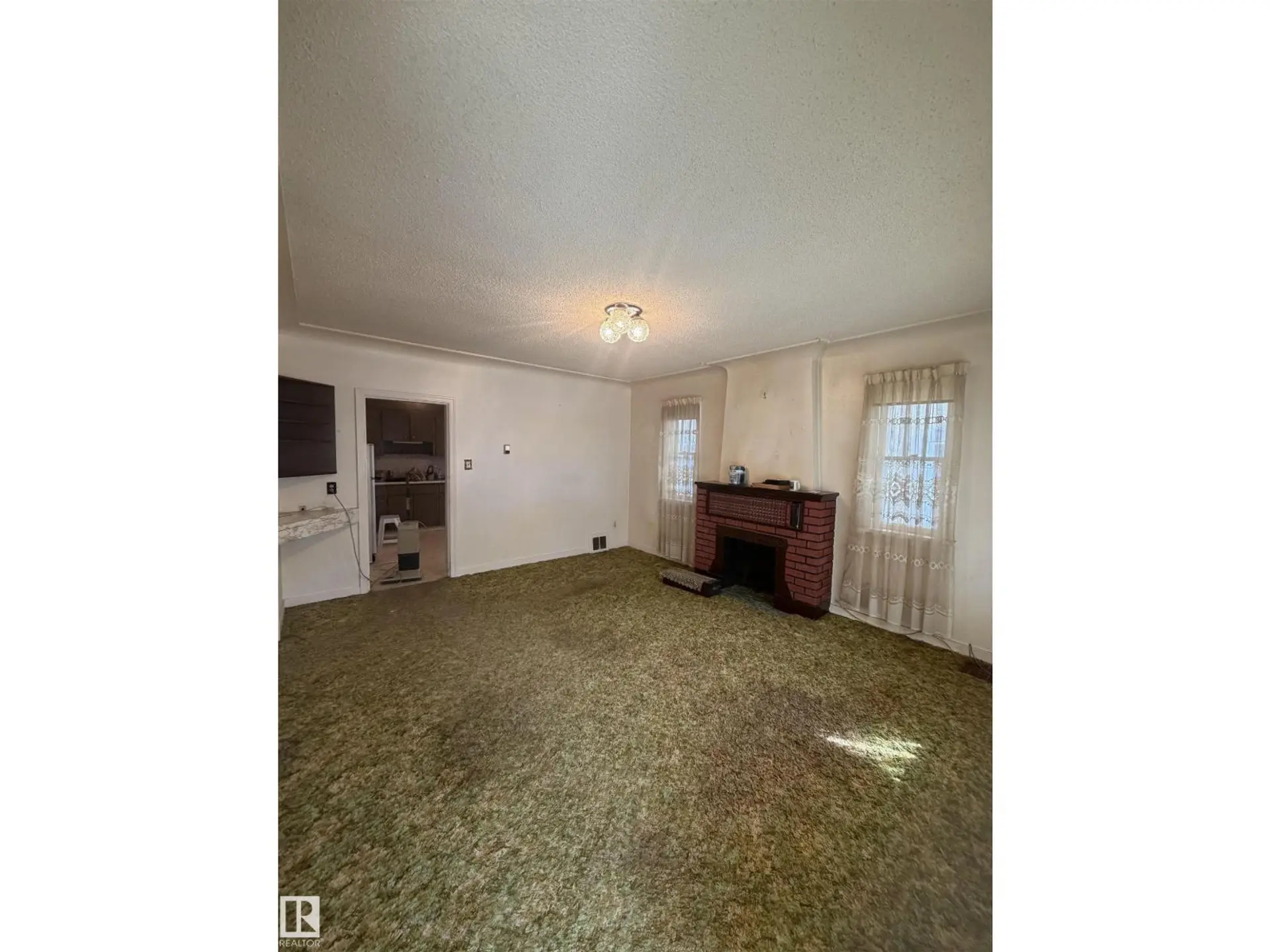 9630 106 AV NW - Image 7
