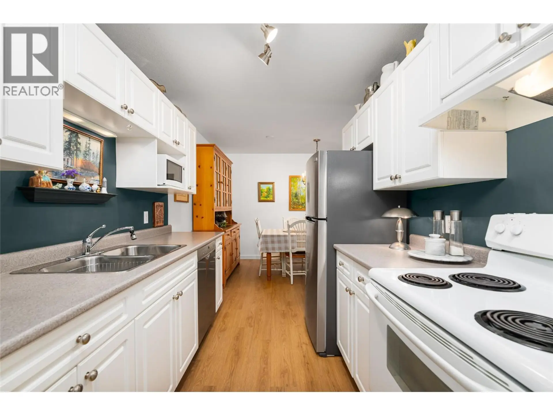 #403 914 Vancouver Street - Image 8