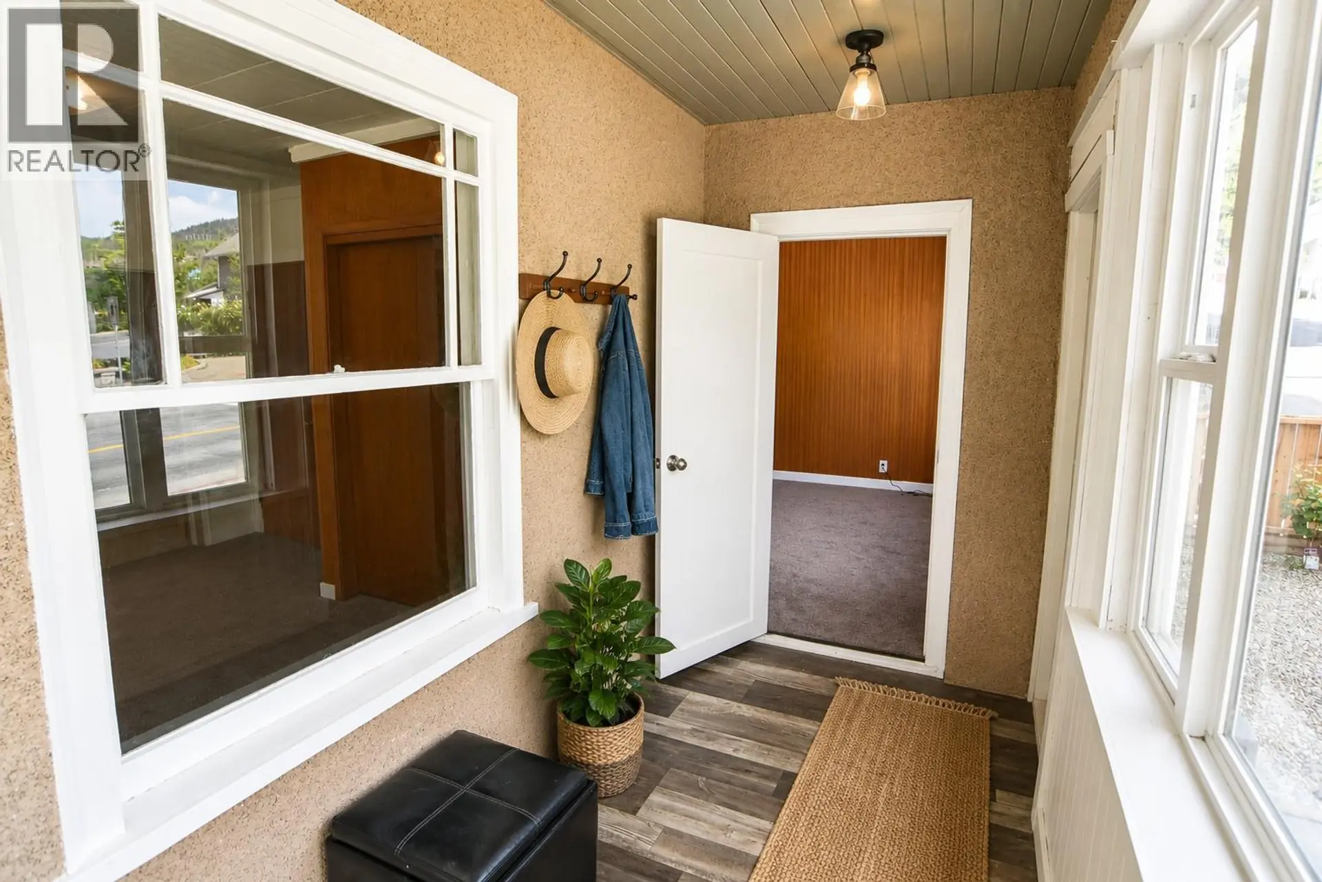 674 Victoria Street - Image 12