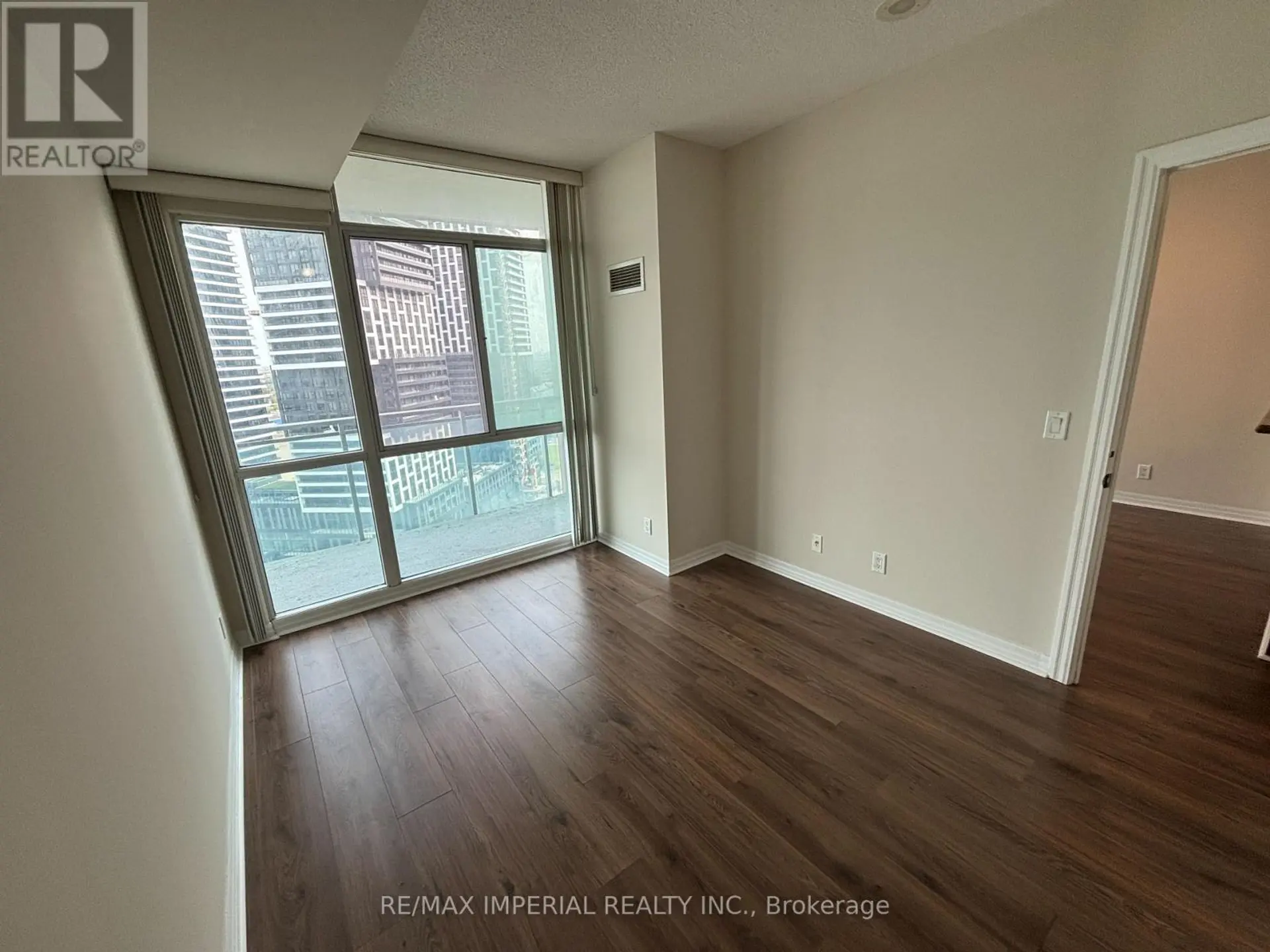 #2110 220 BURNHAMTHORPE ROAD W - Image 12